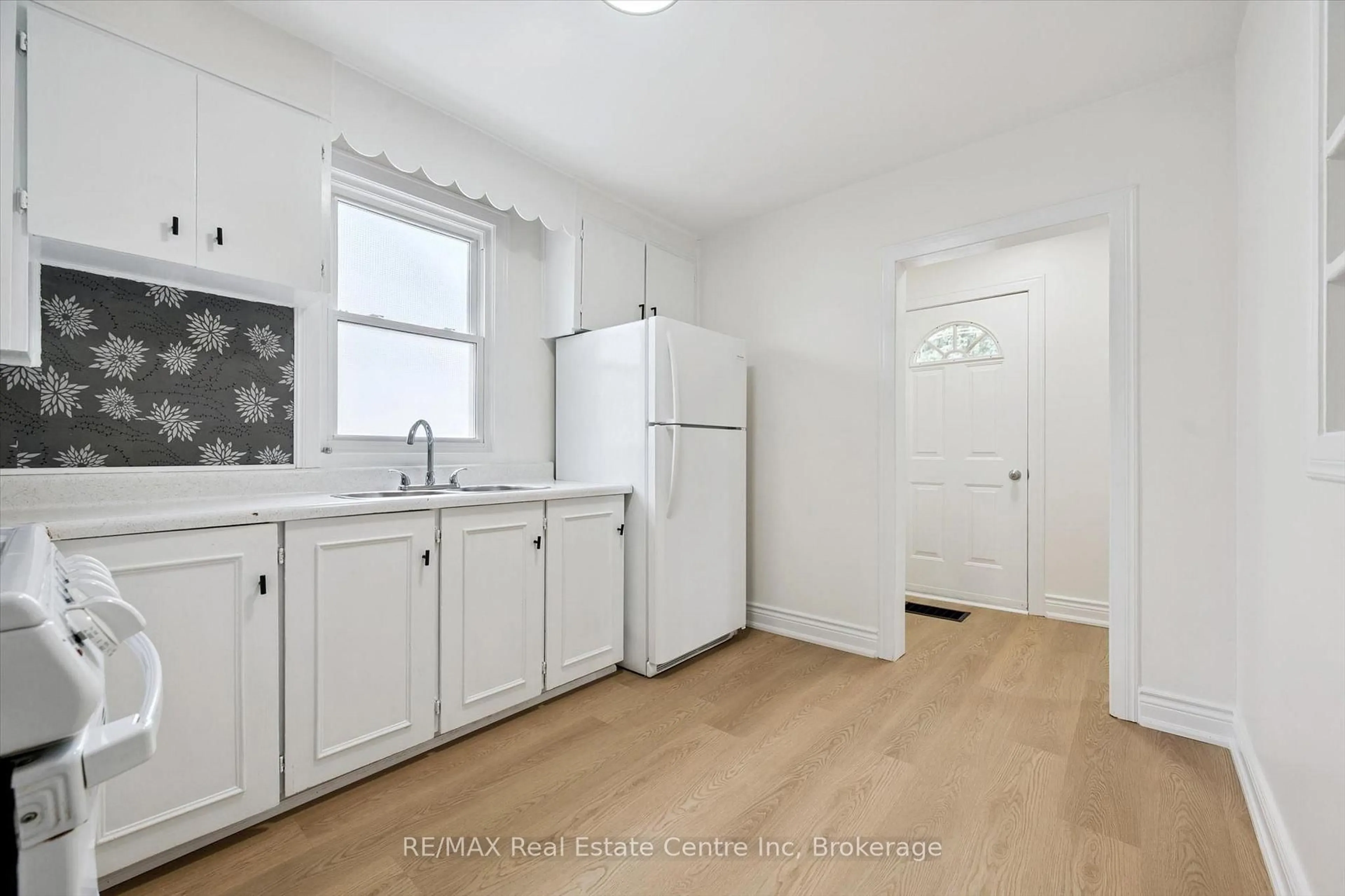 Standard kitchen, unknown for 65 STEVENSON St, Guelph Ontario N1E 5A6