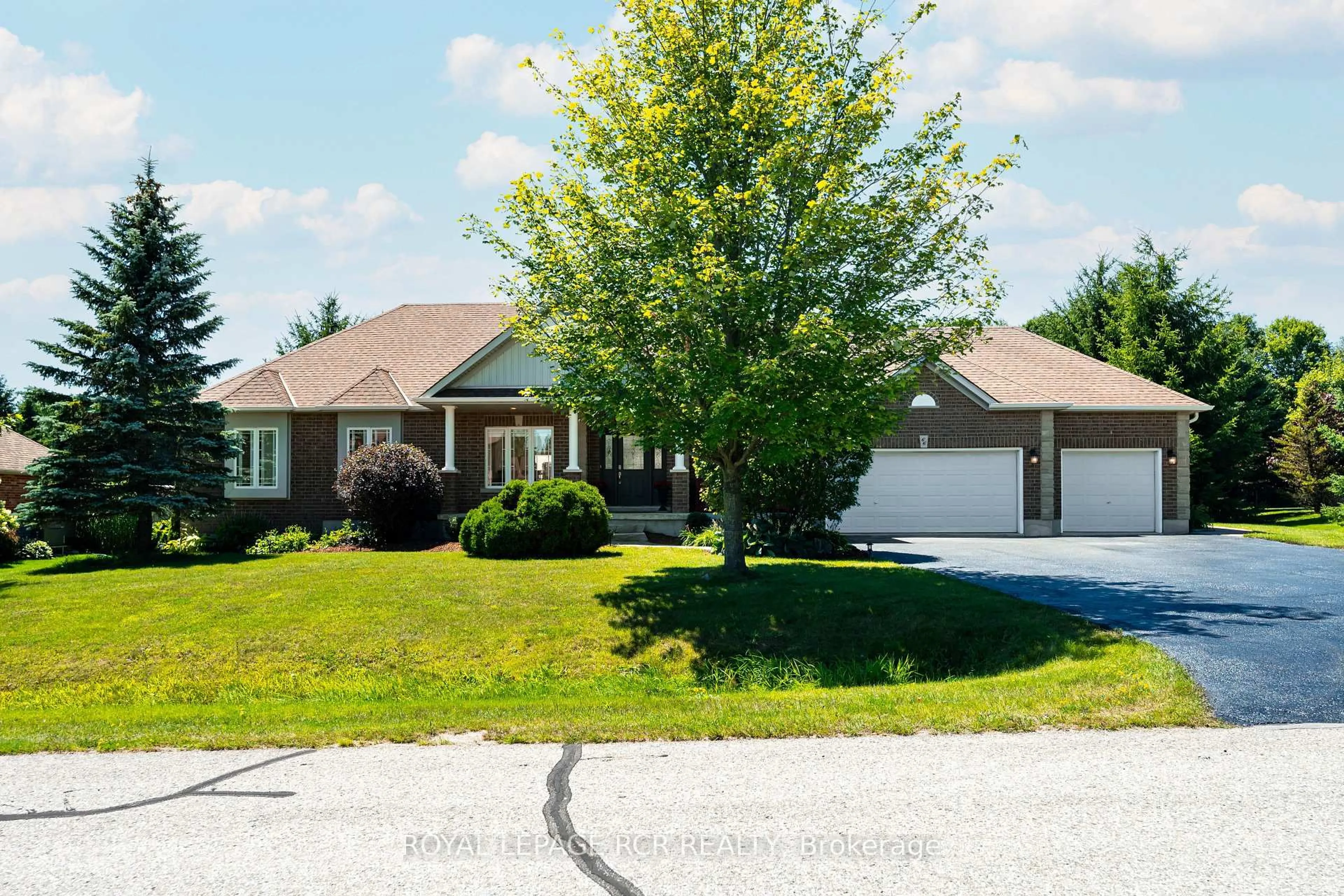 A pic from outside/outdoor area/front of a property/back of a property/a pic from drone, street for 66 Madill Dr, Mono Ontario L9W 6G4