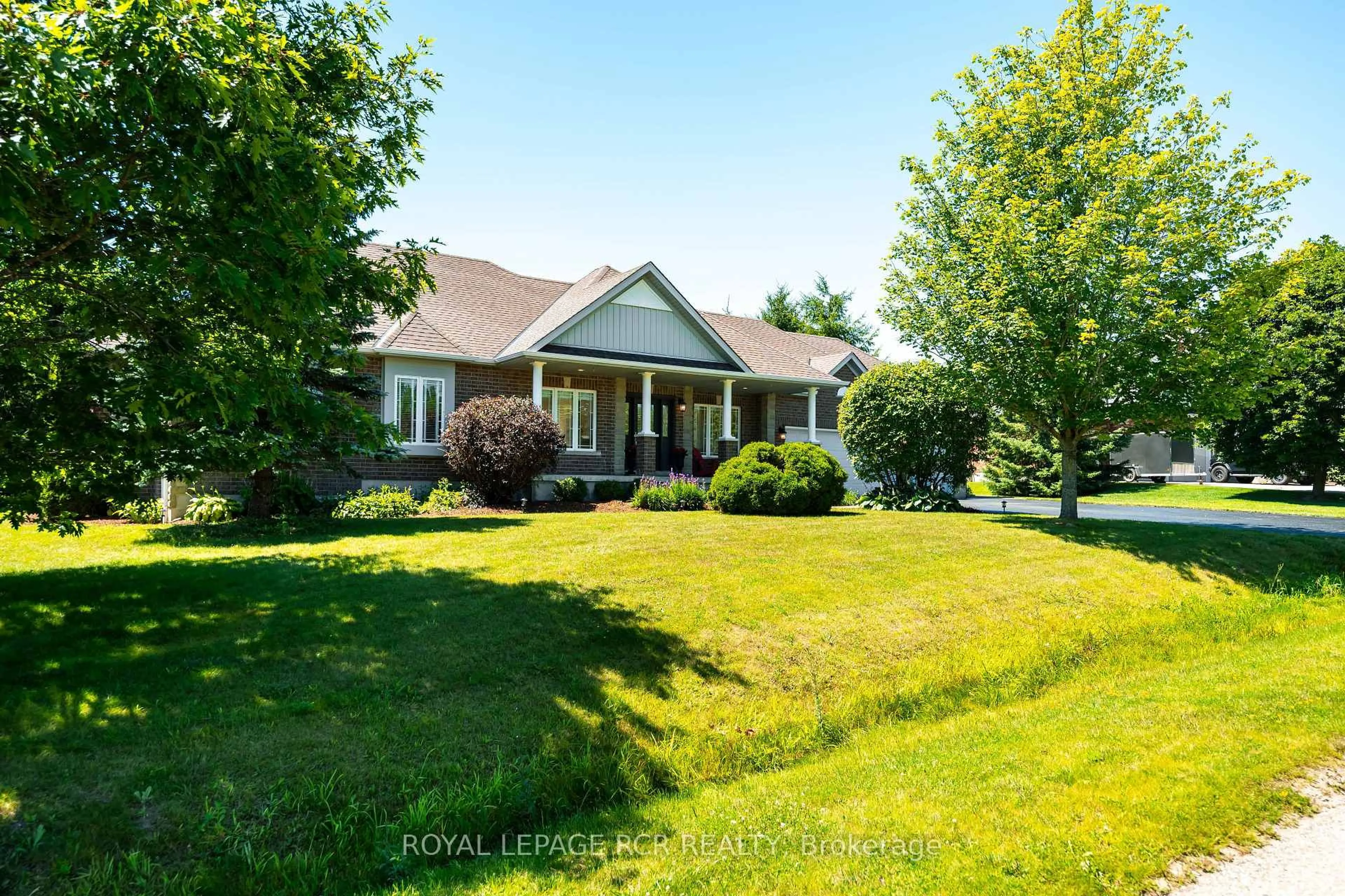 A pic from outside/outdoor area/front of a property/back of a property/a pic from drone, unknown for 66 Madill Dr, Mono Ontario L9W 6G4