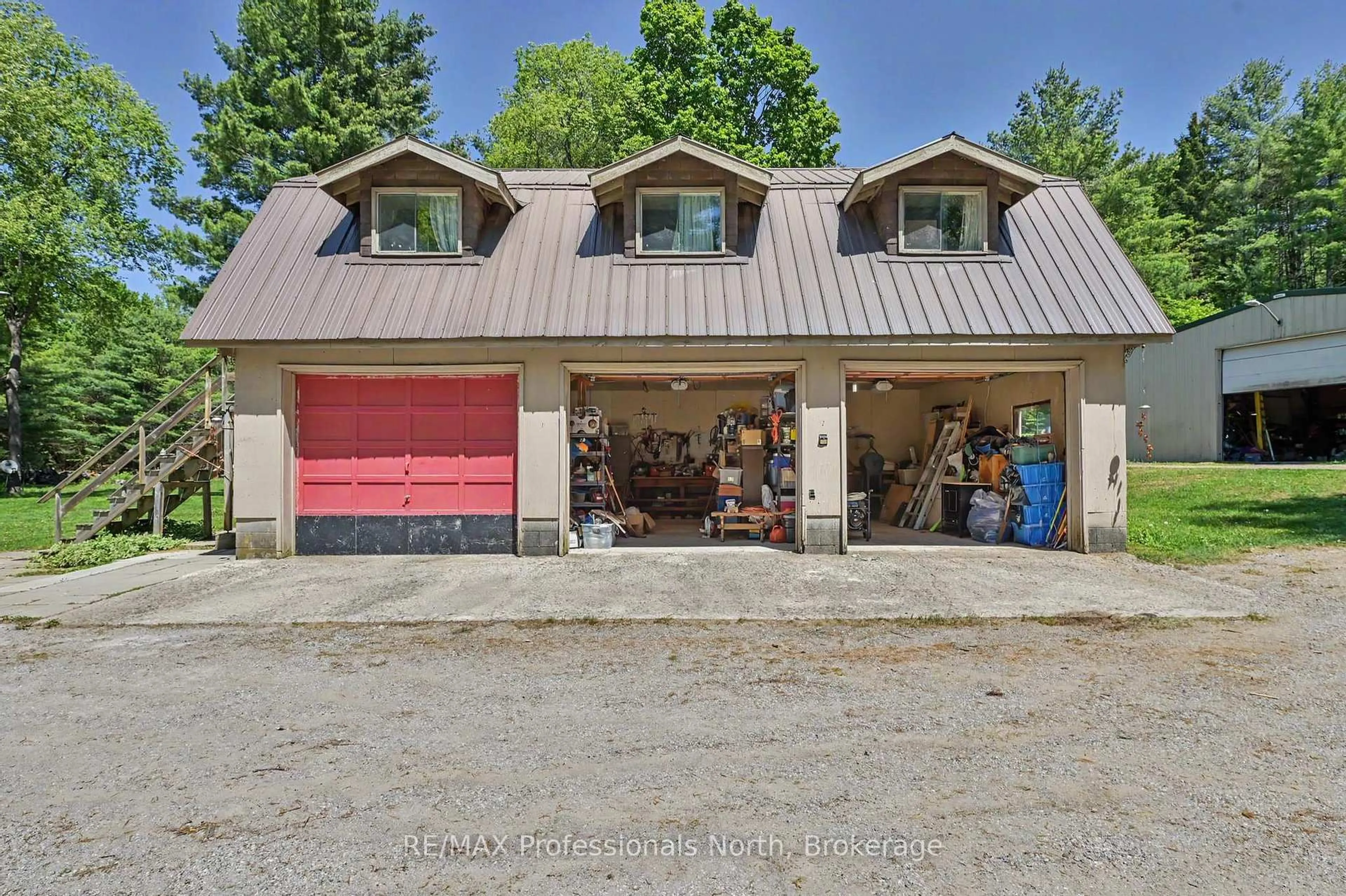Indoor garage for 1015 Kelson Rd, Minden Hills Ontario K0M 2K0