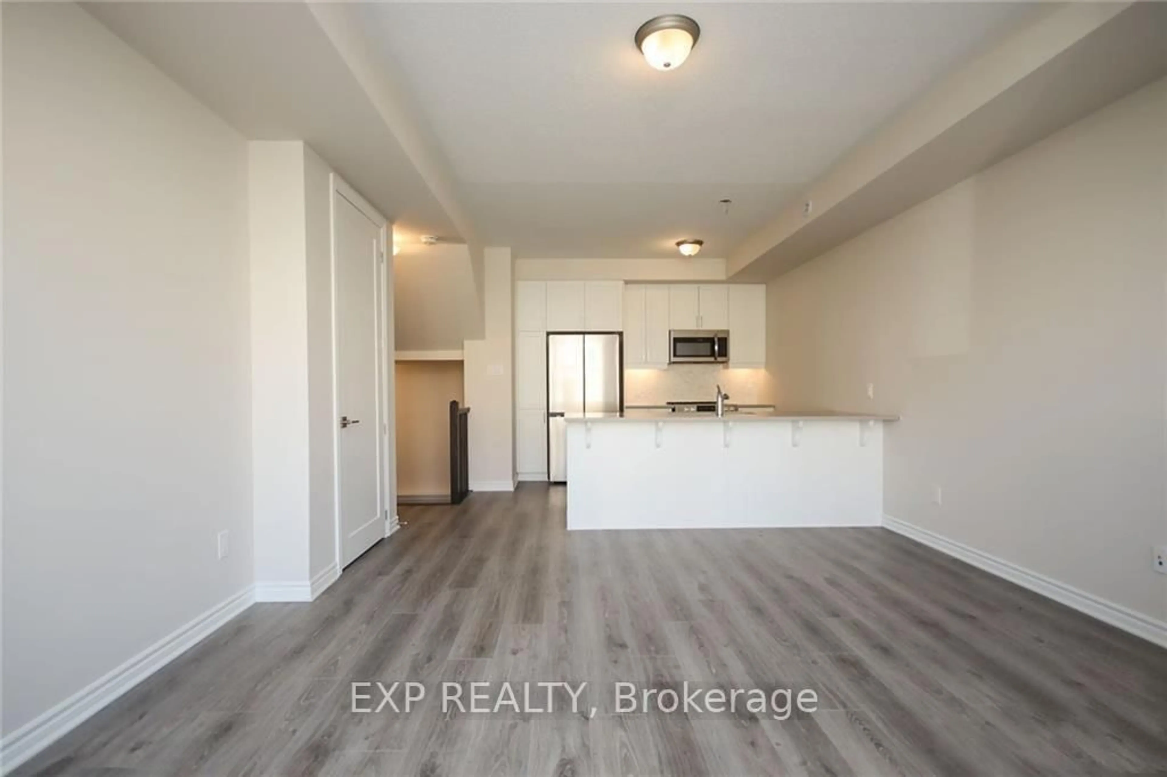 A pic of a room for 808 Mikinak Rd, Ottawa Ontario K1K 5A5