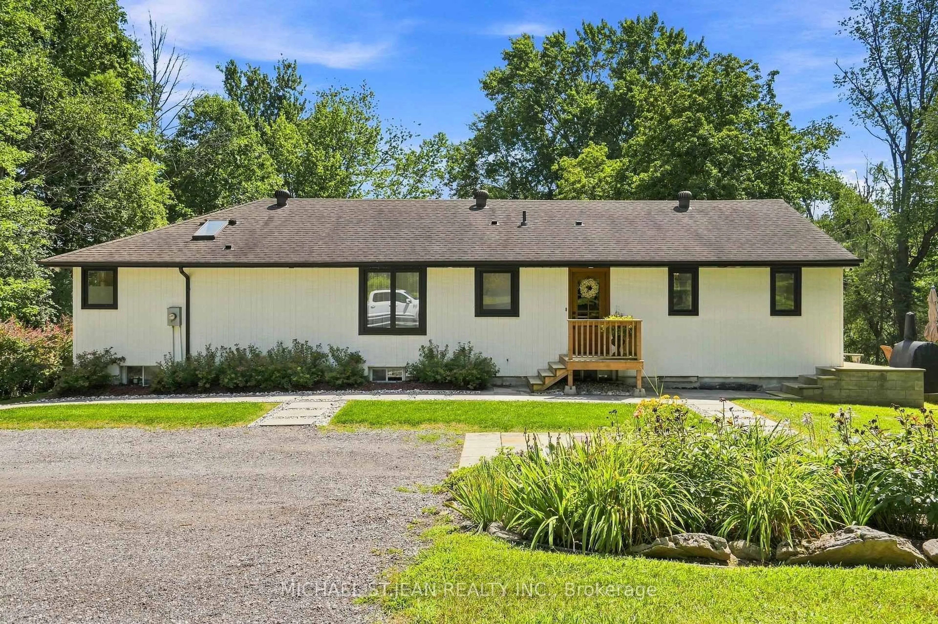Unknown for 1095 Governors Rd, Hamilton Ontario L9H 5E3