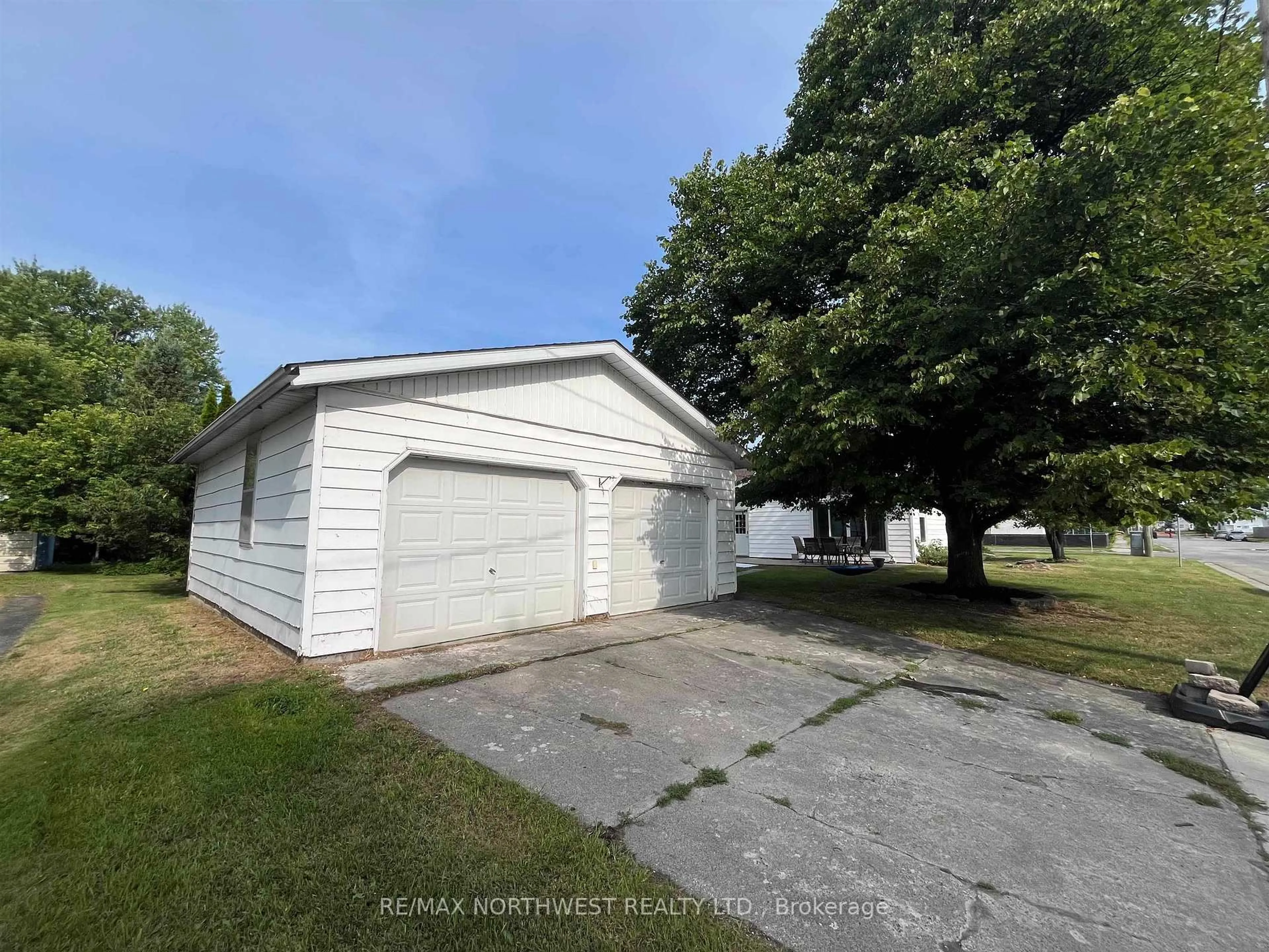 Shed for 633 Church St, Fort Frances Ontario P9A 1E7