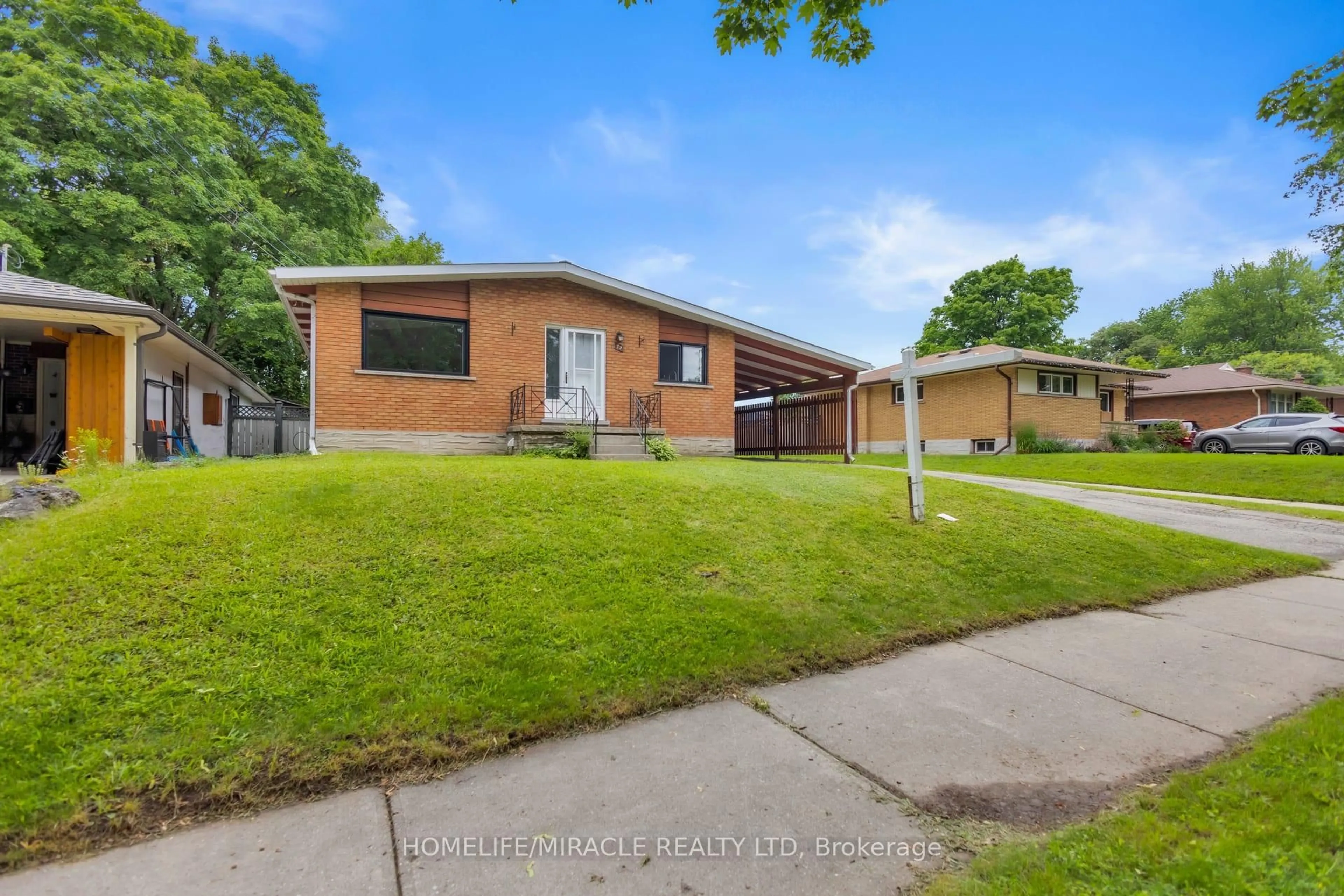 A pic from outside/outdoor area/front of a property/back of a property/a pic from drone, street for 72 Massey Ave, Kitchener Ontario N2C 1M3