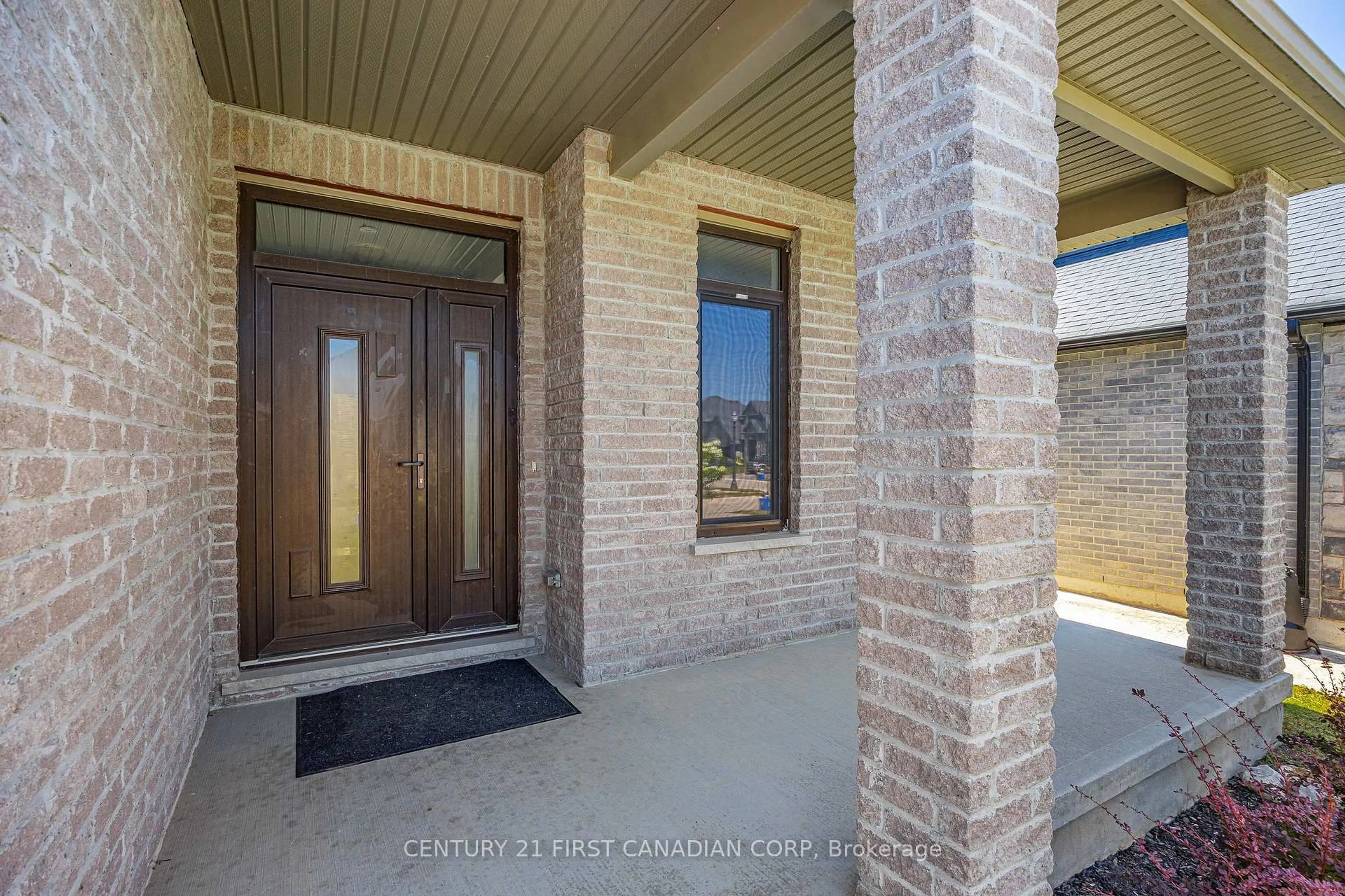 Indoor entryway for 753 Superior Dr, London North Ontario N5X 3Z1