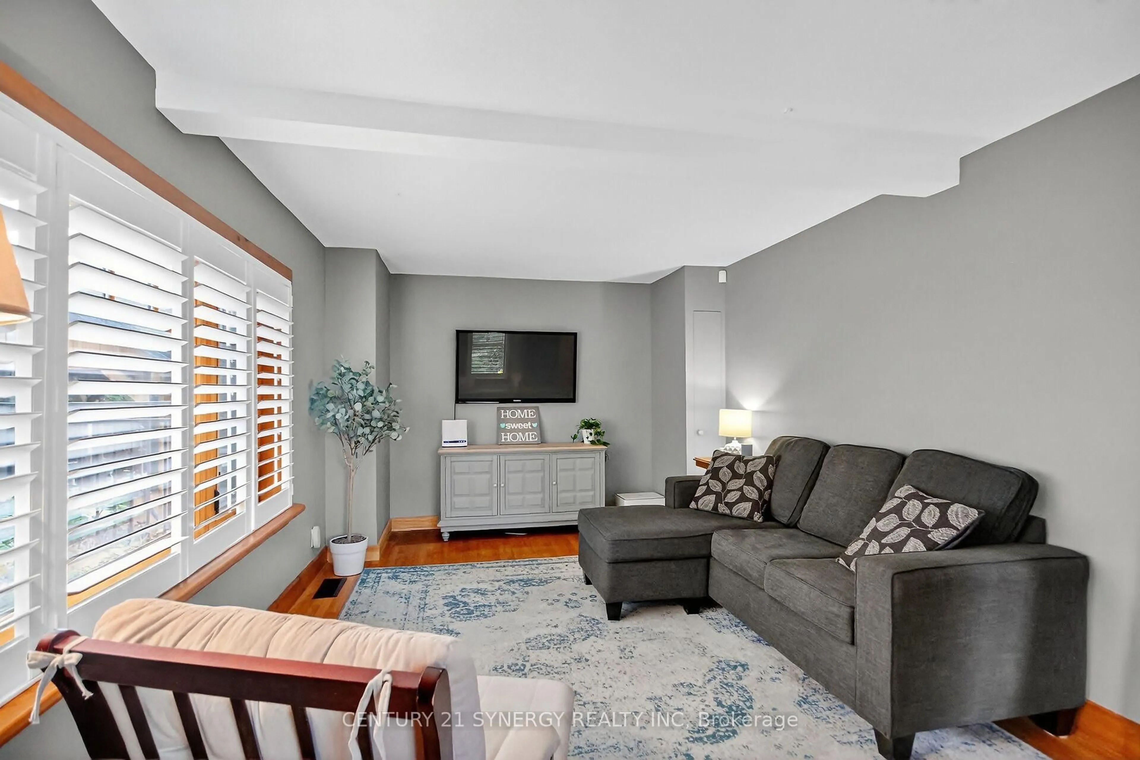 Living room with furniture, unknown for 103 Queen Charlotte St, Richmond Ontario K0A 2Z0