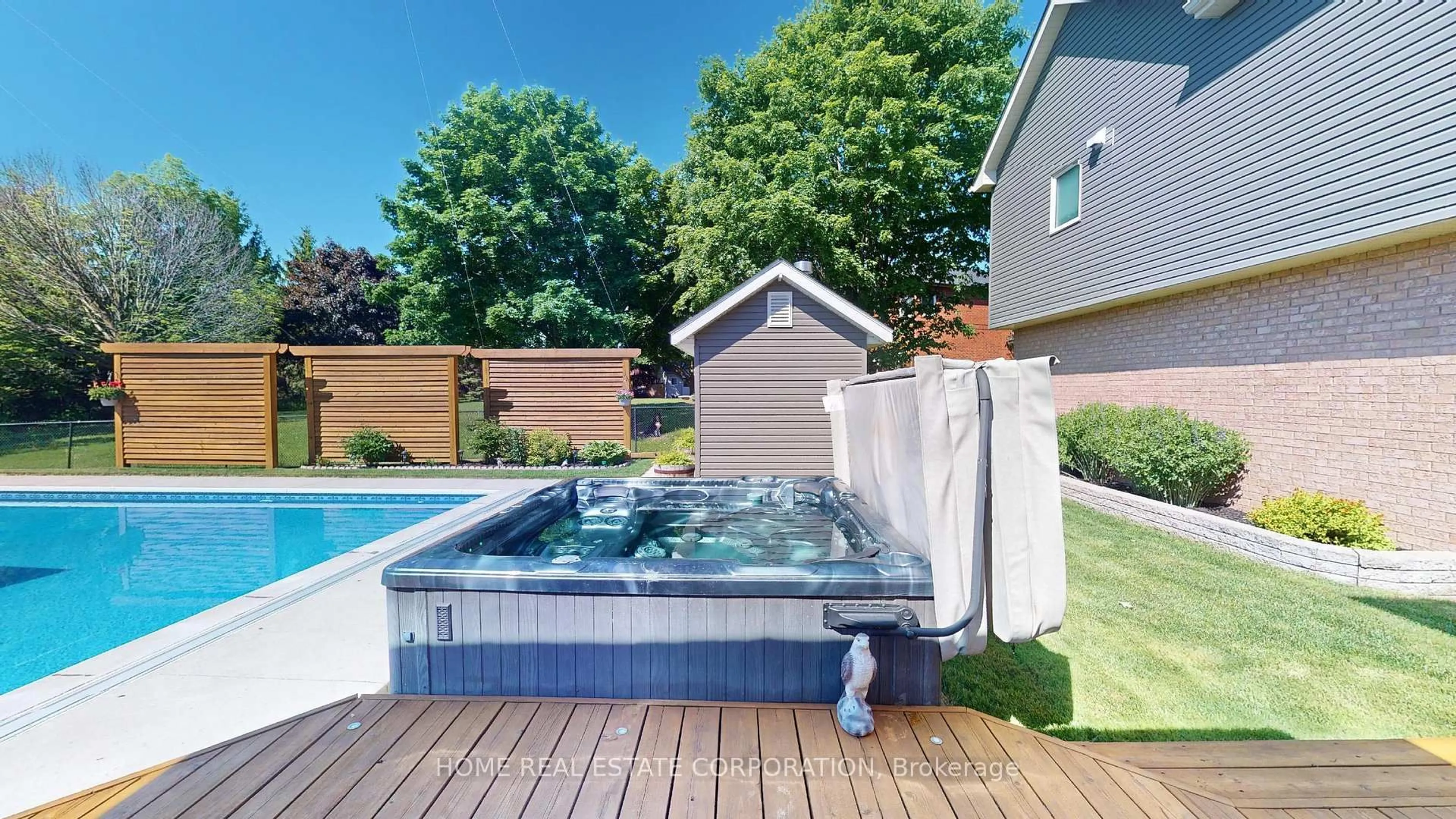 Pool for 14 Hawthorne Rd, Mono Ontario L9W 6G7