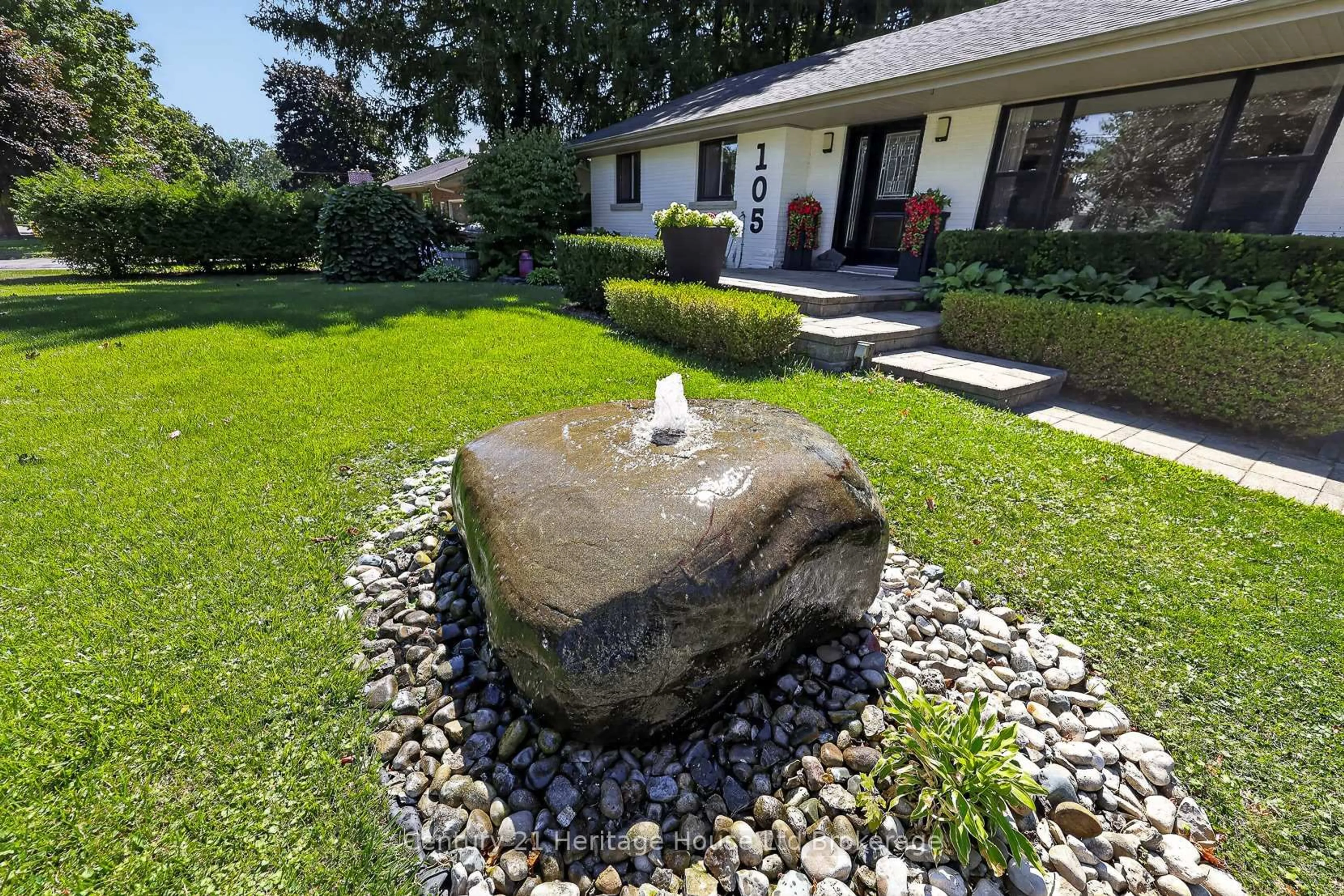 Patio, unknown for 105 Concession St, Tillsonburg Ontario N4G 1R8