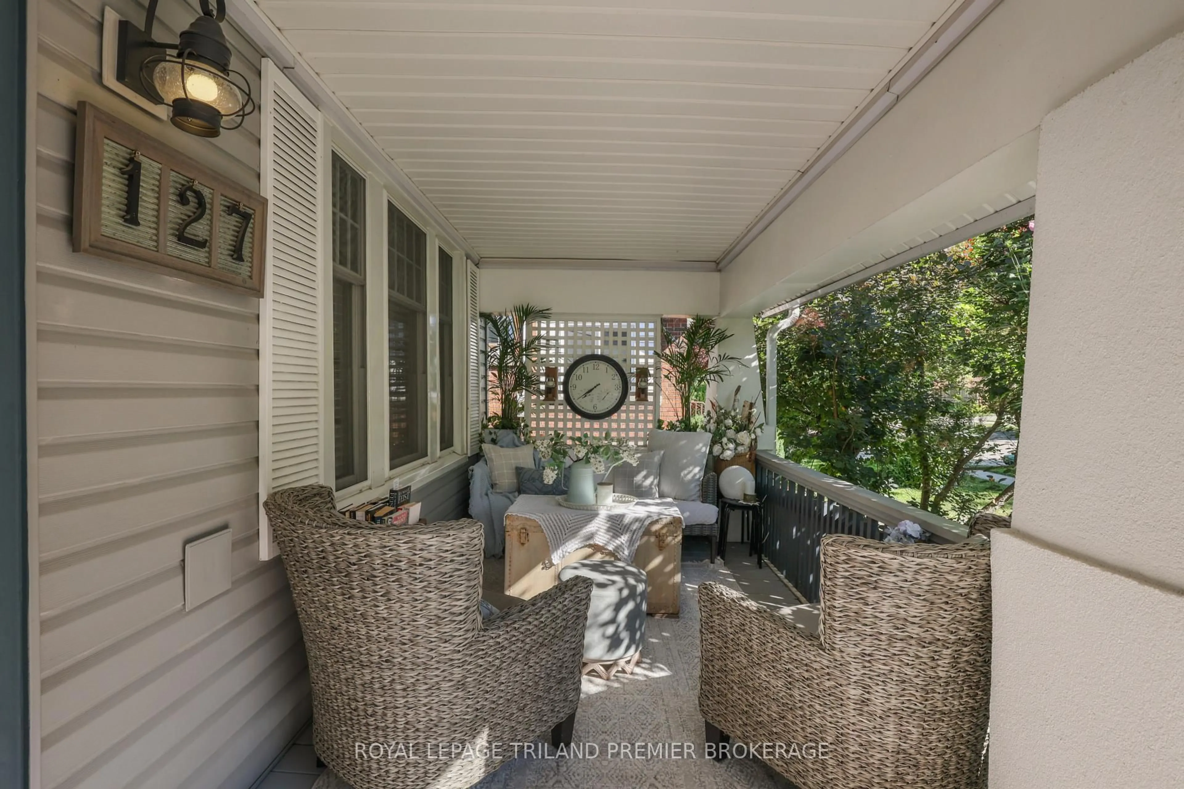 Patio, street for 127 Thornton Ave, London East Ontario N5Y 2Y6