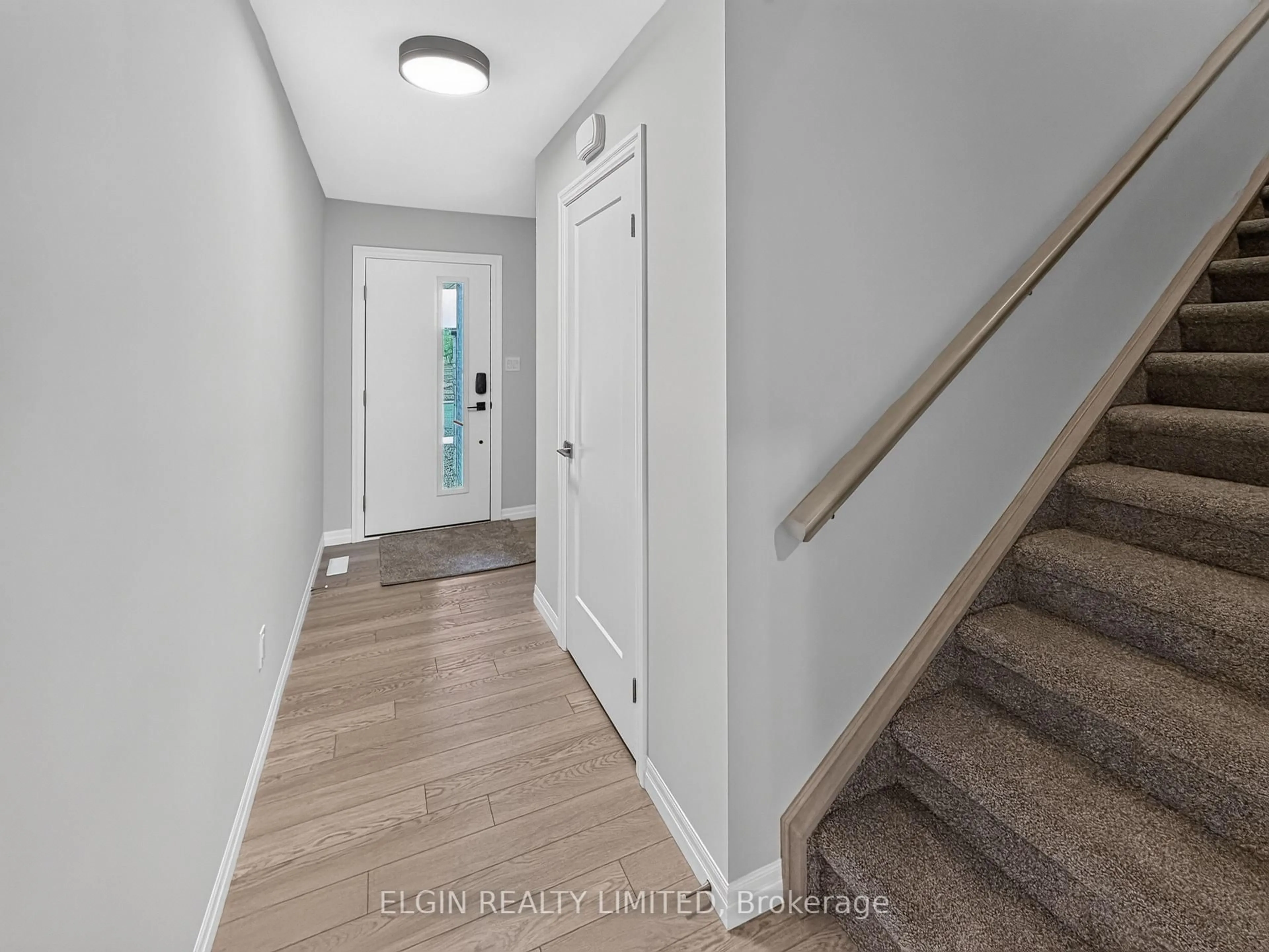 Indoor entryway for 38 Finch St, Tillsonburg Ontario N4G 0L9