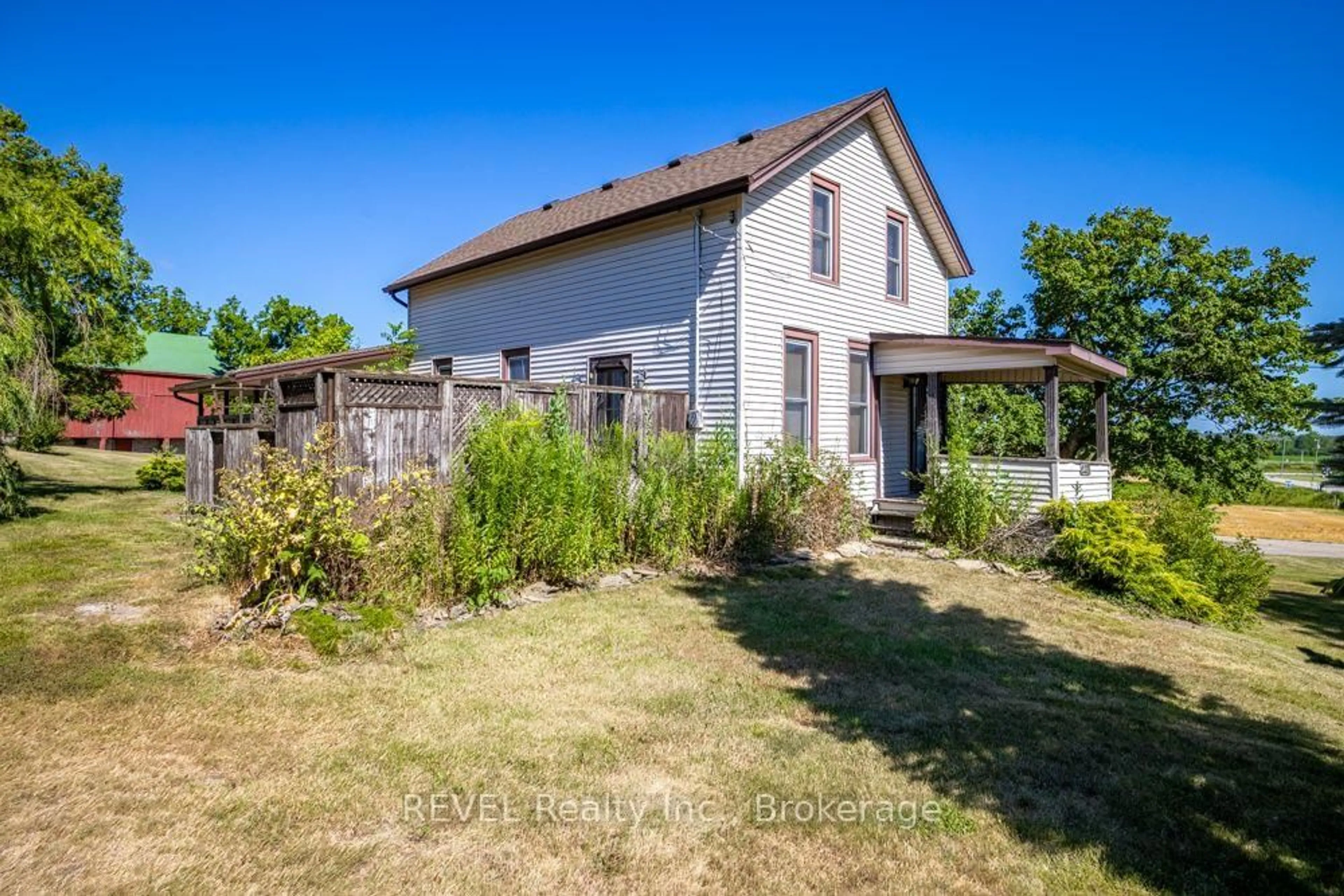 A pic from outside/outdoor area/front of a property/back of a property/a pic from drone, building for 2277 Ridgemount Rd, Fort Erie Ontario L0S 1S0