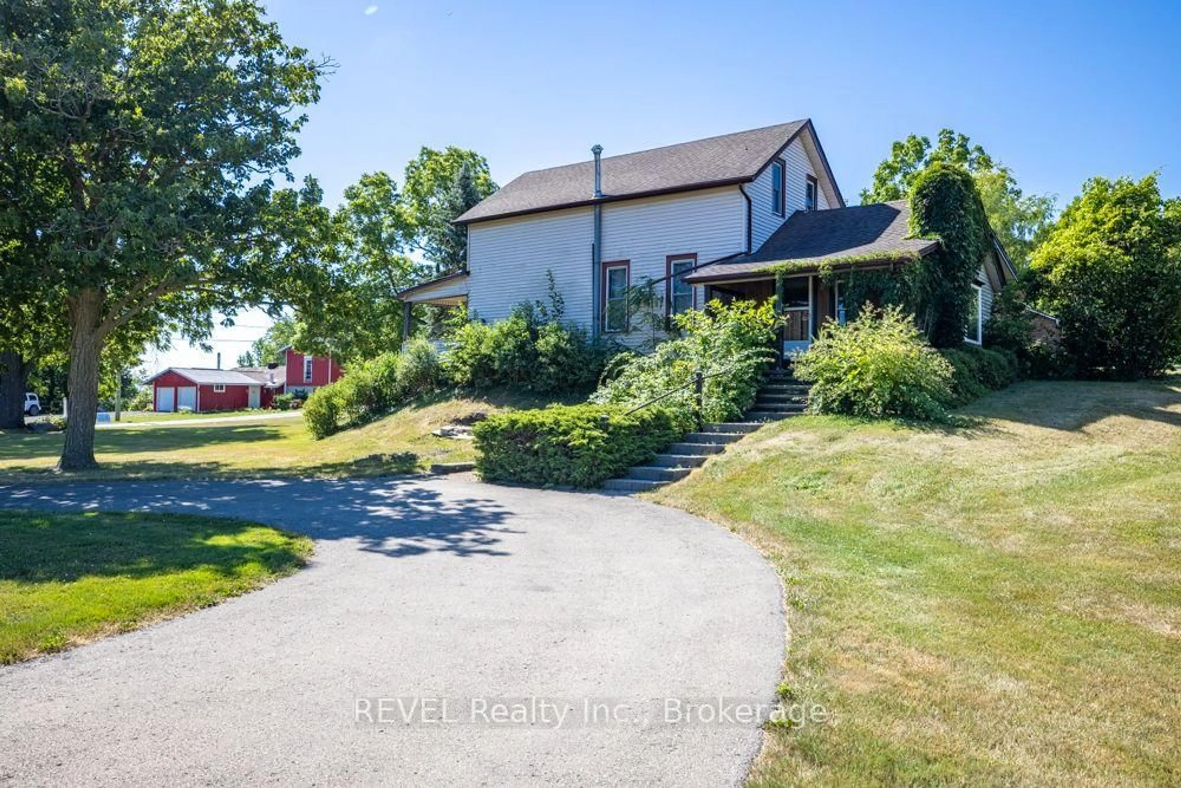 A pic from outside/outdoor area/front of a property/back of a property/a pic from drone, street for 2277 Ridgemount Rd, Fort Erie Ontario L0S 1S0