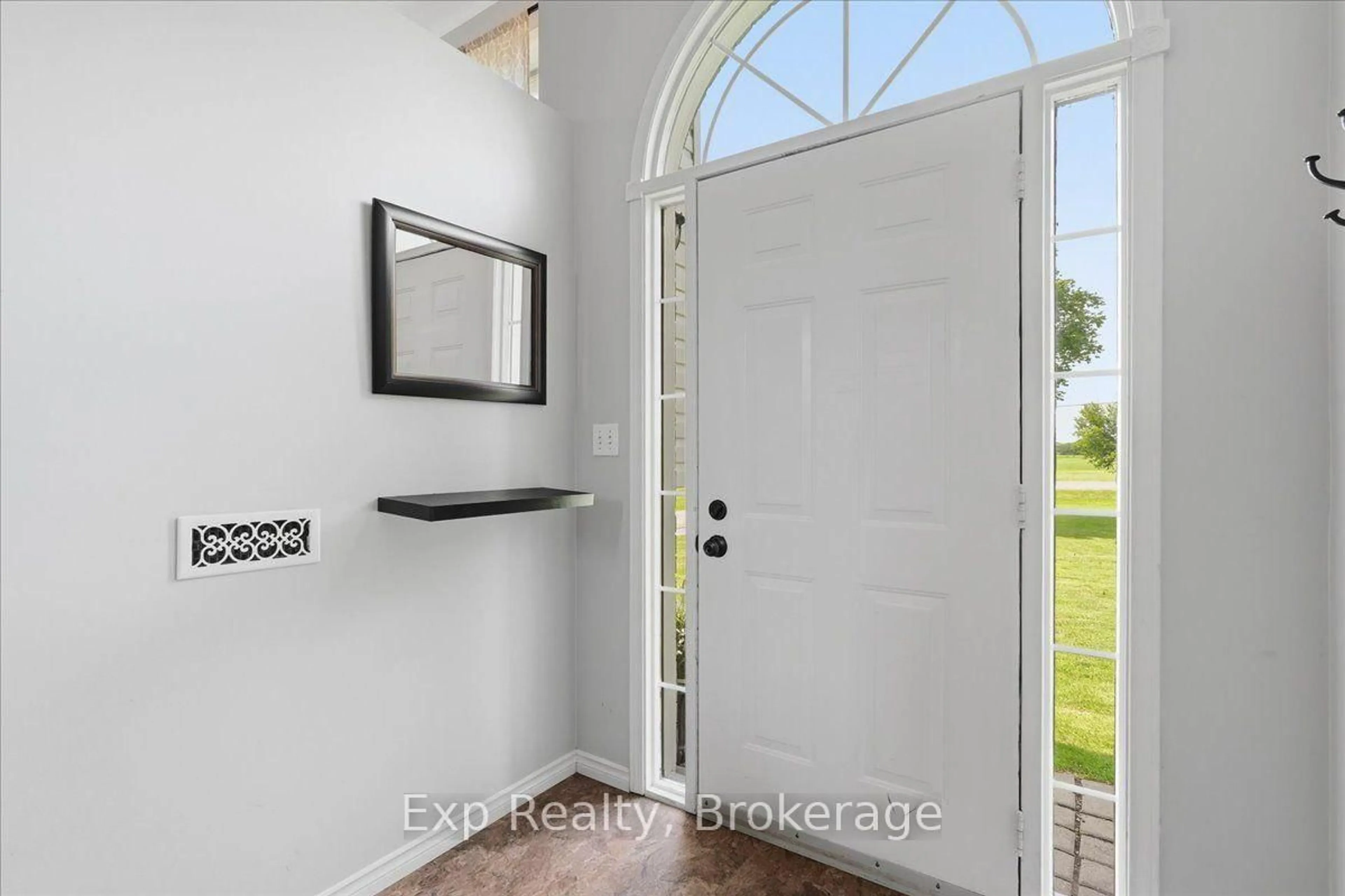 Indoor entryway for 1546 Harmony Rd, Corbyville Ontario K0K 1V0