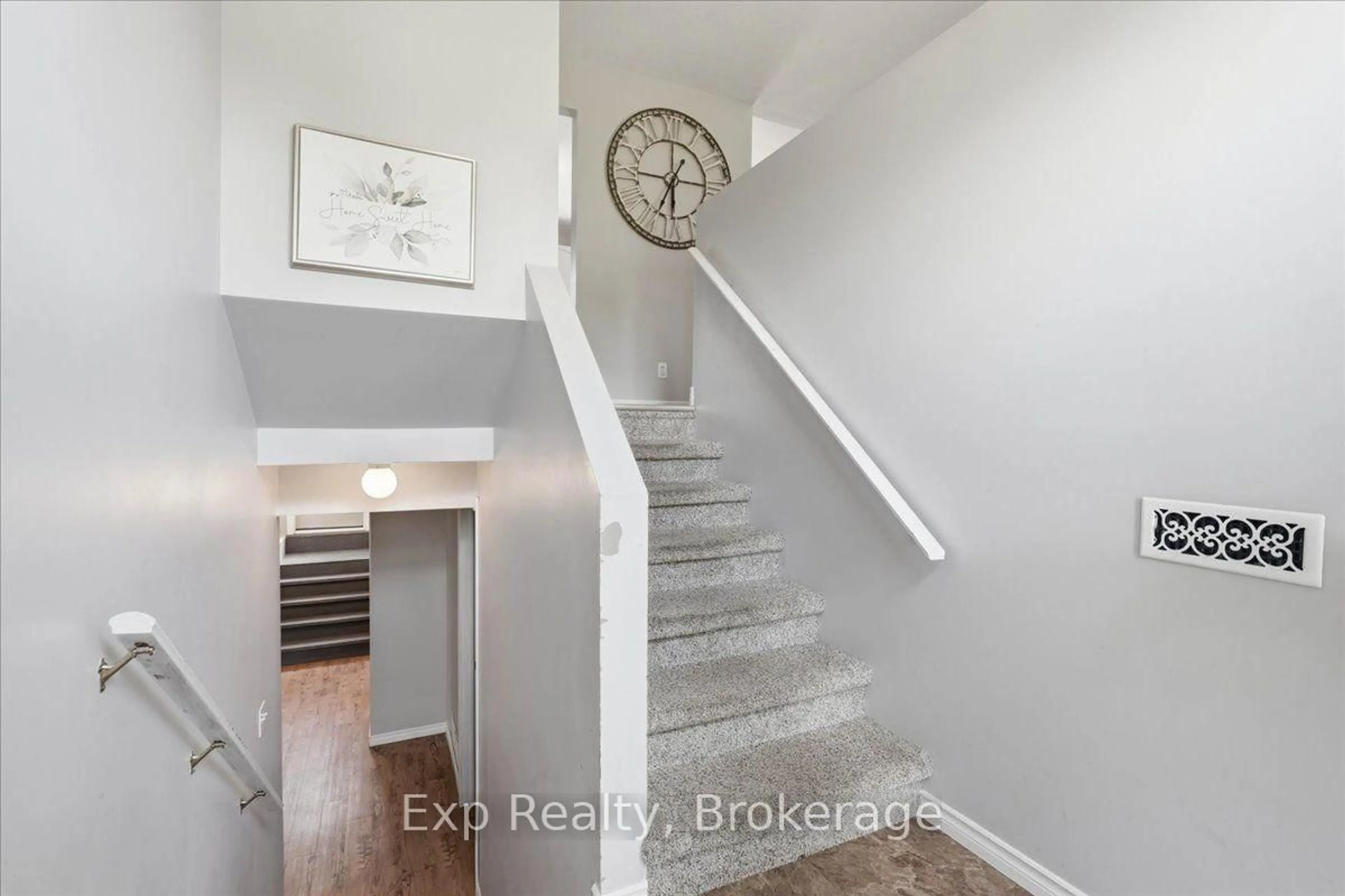 Indoor entryway for 1546 Harmony Rd, Corbyville Ontario K0K 1V0