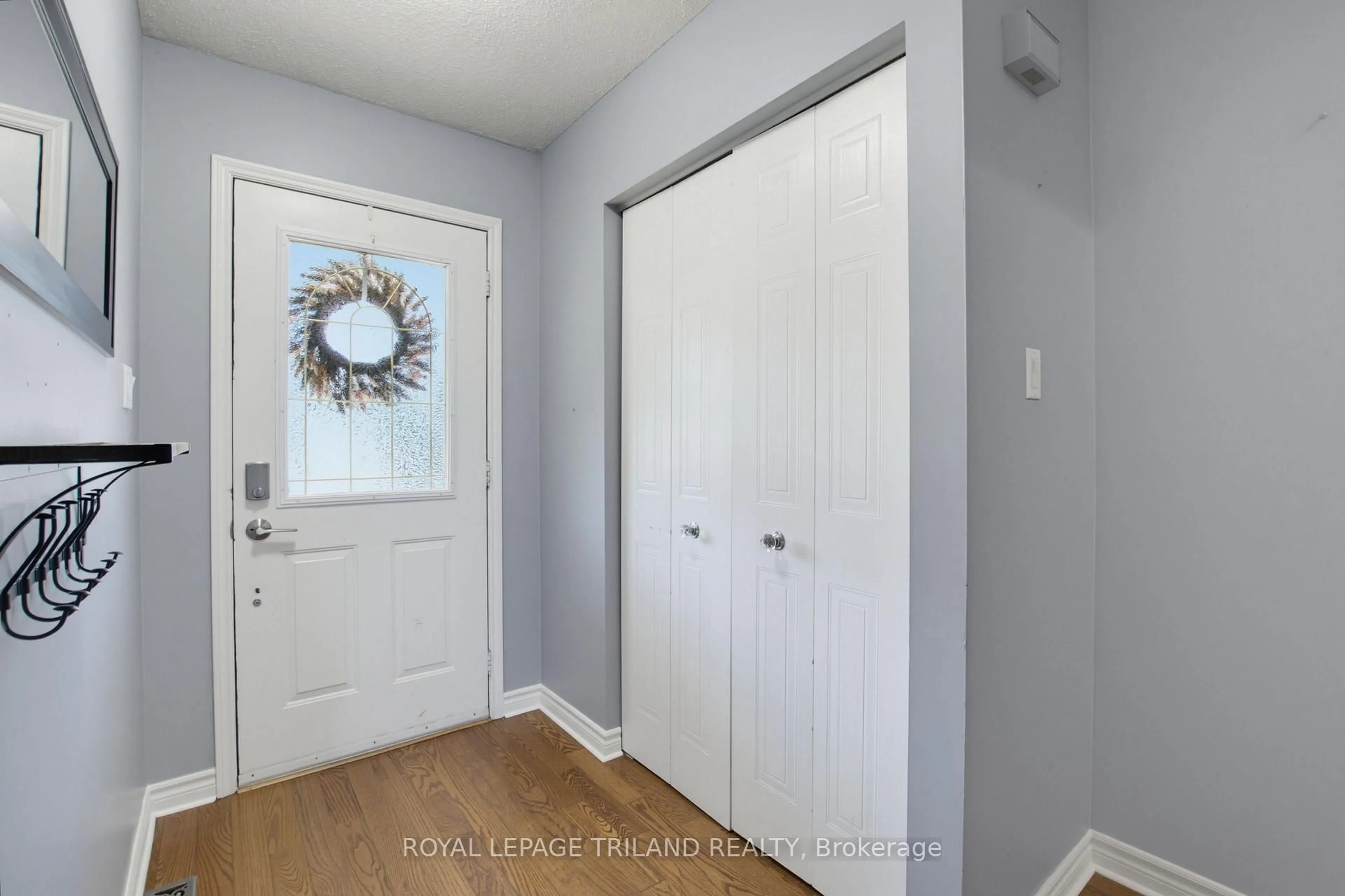 Indoor entryway for 146 Golfdale Cres, London South Ontario N6C 5X3