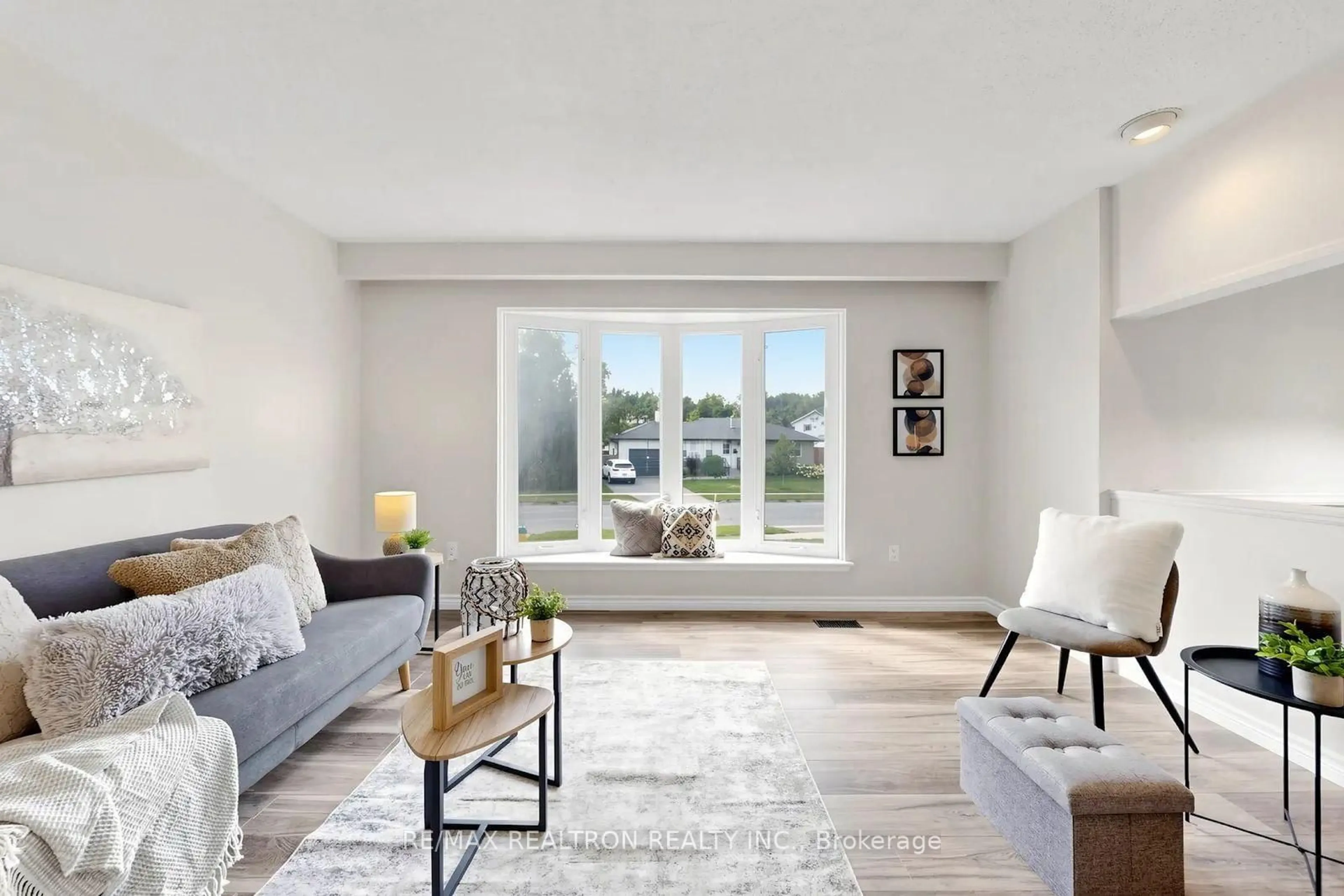 Living room with furniture, unknown for 938 Whitefield Dr, Peterborough Ontario K9J 7V9