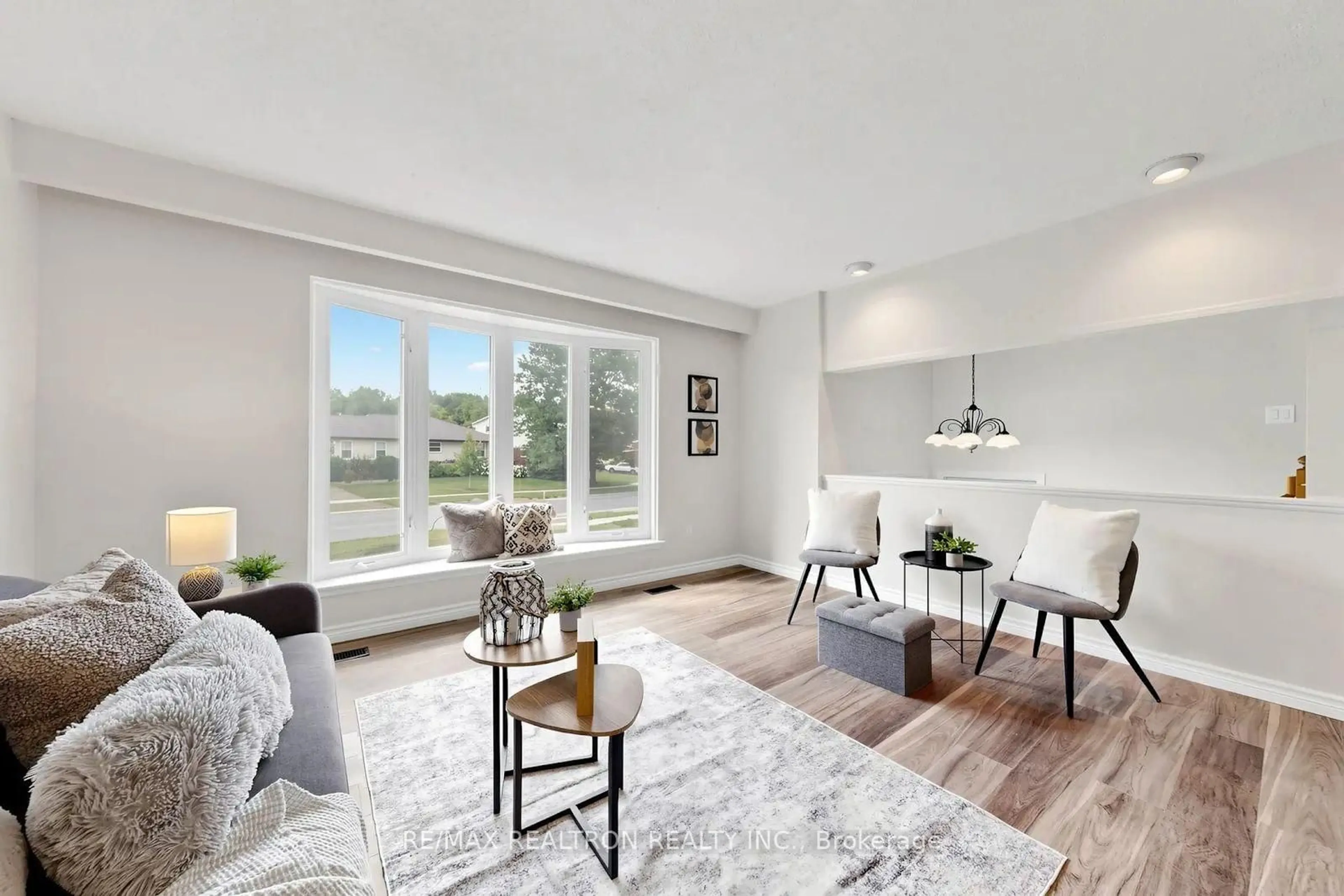 Living room with furniture, unknown for 938 Whitefield Dr, Peterborough Ontario K9J 7V9