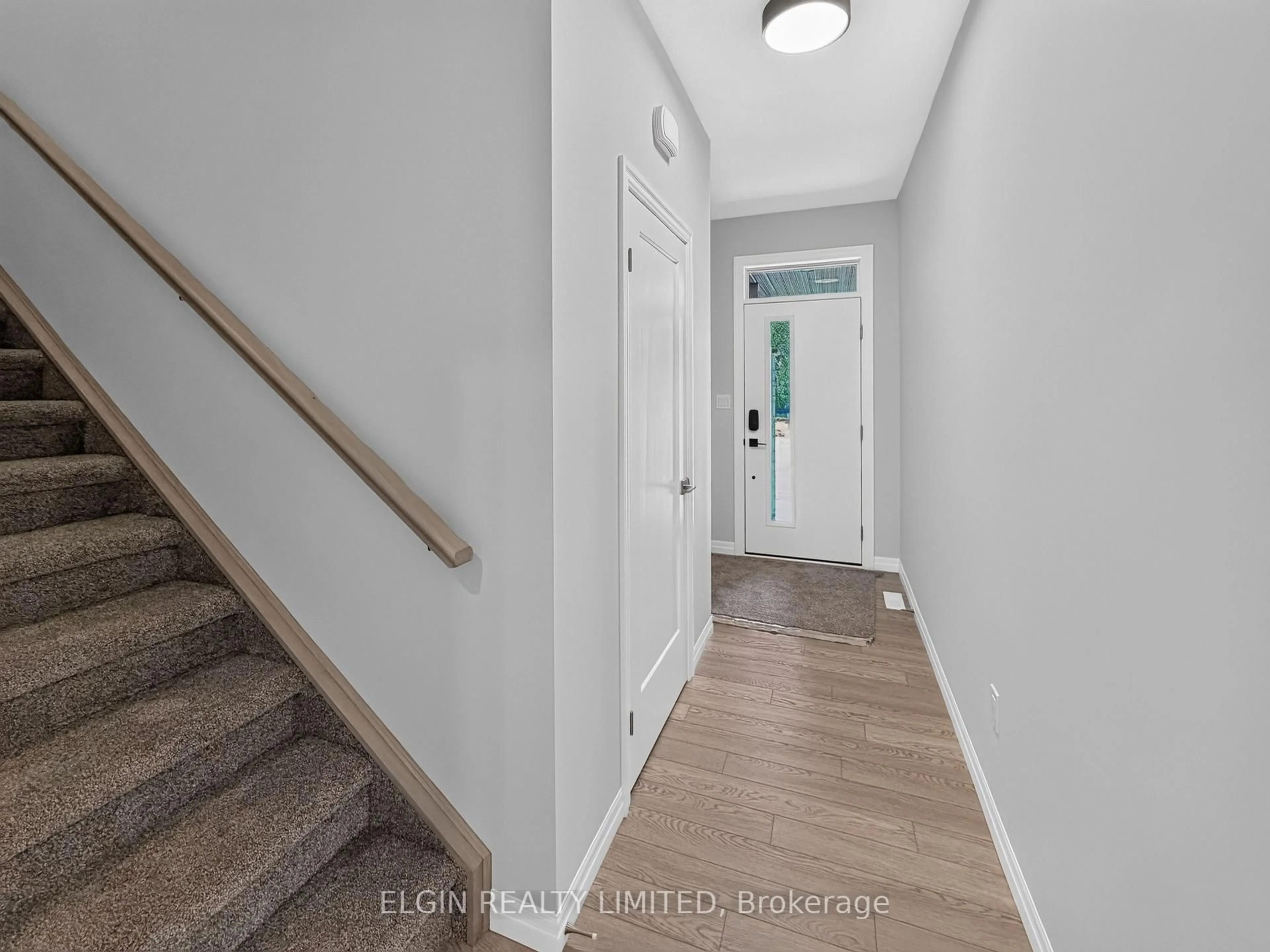 Indoor entryway for 40 Finch St, Tillsonburg Ontario N4G 0L9
