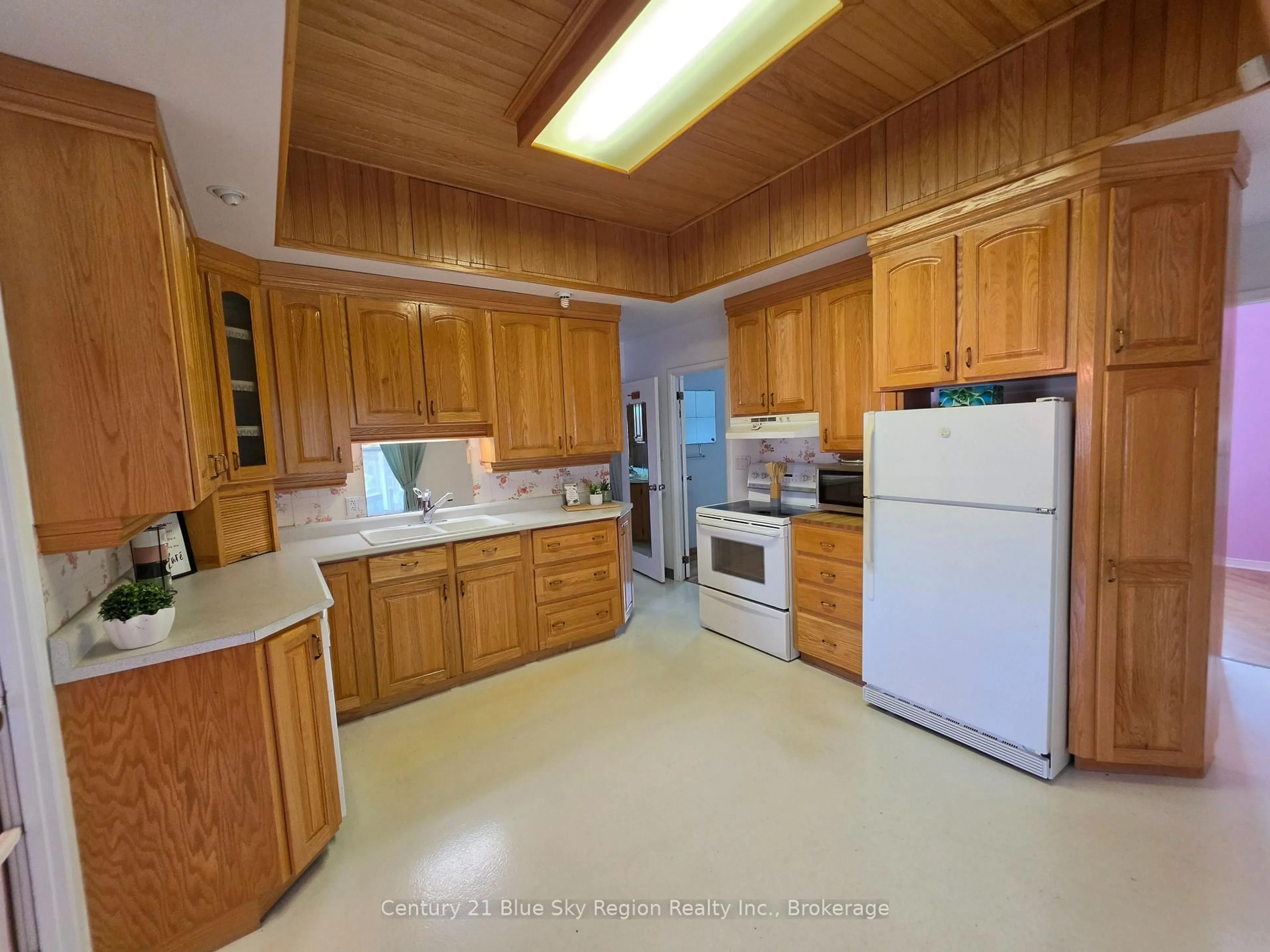 Standard kitchen, unknown for 317 Nipissing St, West Nipissing Ontario P2B 3A7