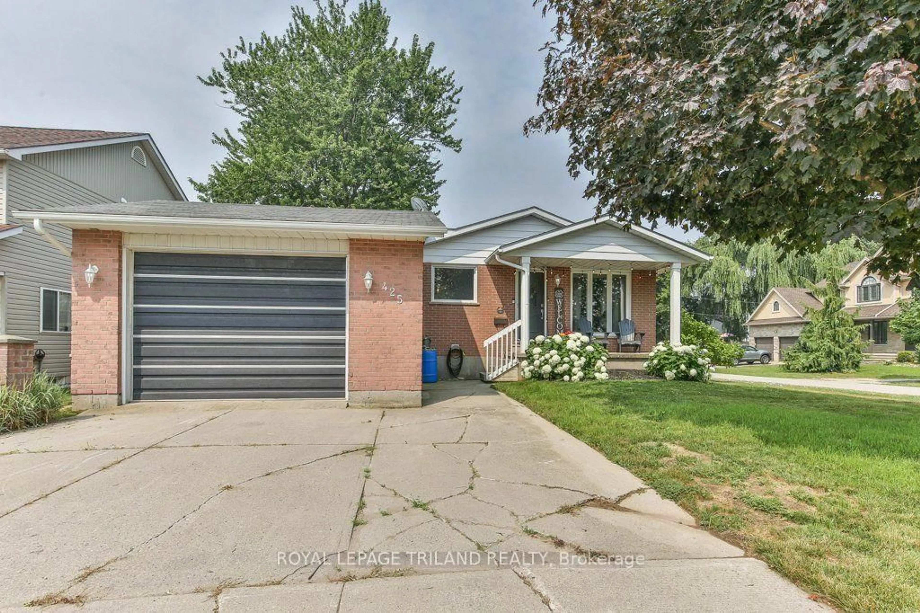 Home with brick exterior material, street for 425 QUEEN St, Lucan Biddulph Ontario N0M 1V0