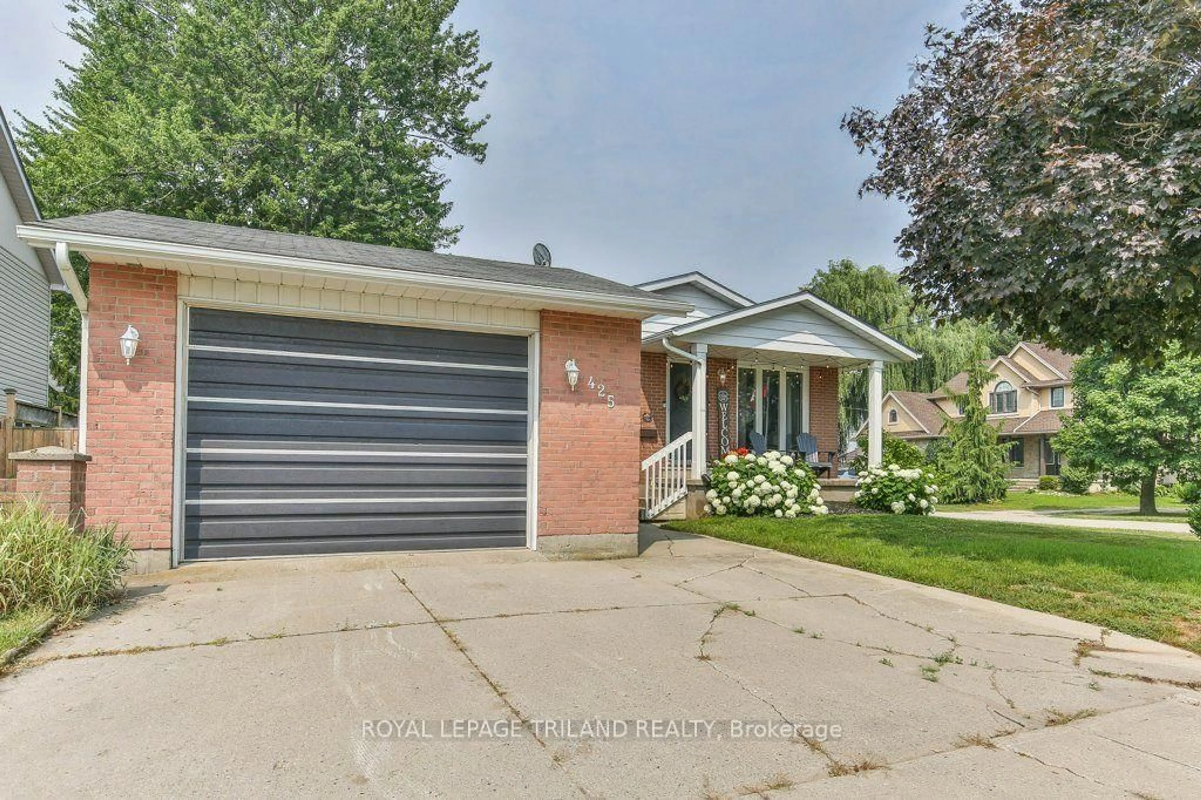 Home with brick exterior material, street for 425 QUEEN St, Lucan Biddulph Ontario N0M 1V0