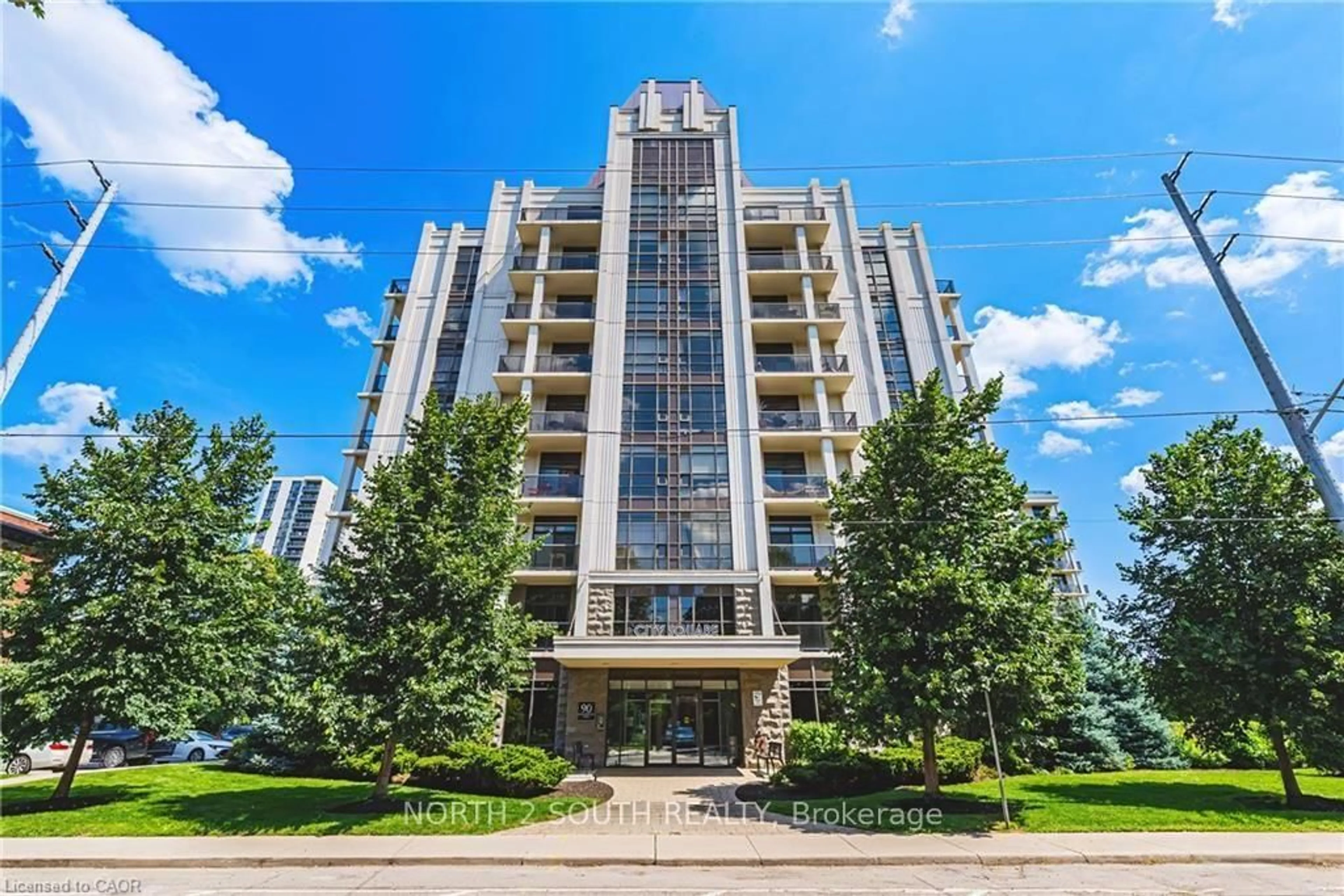 Indoor foyer for 90 Charlton Ave #605, Hamilton Ontario L8P 0B4