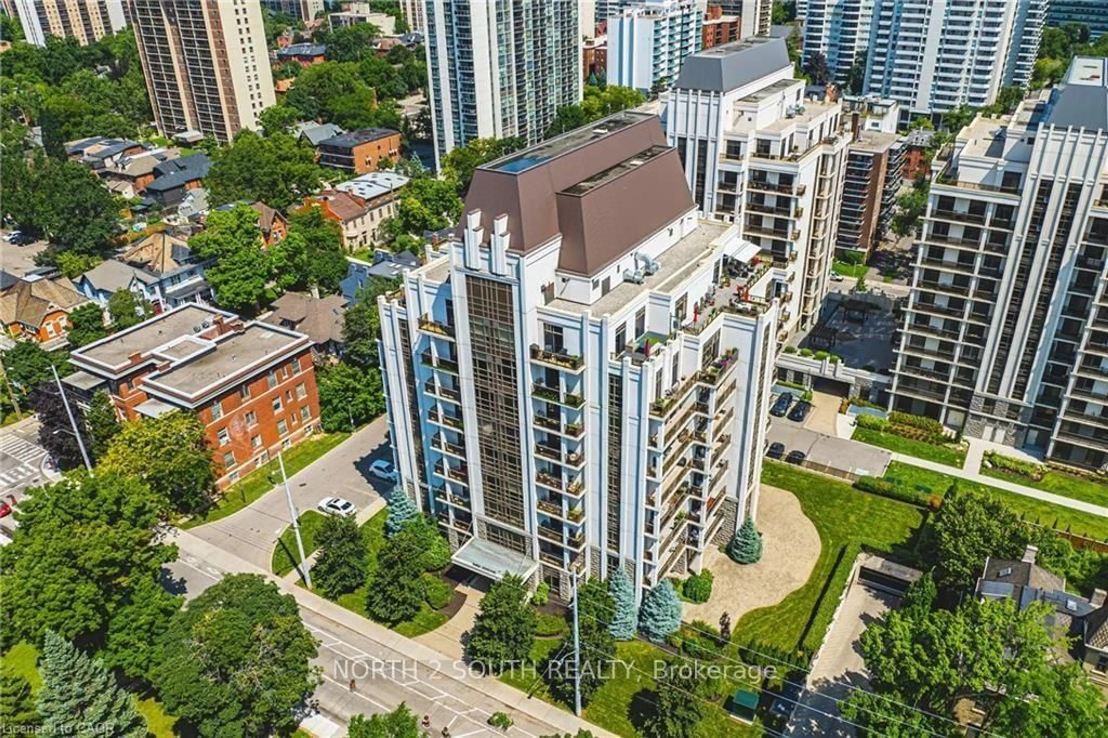 A pic from outside/outdoor area/front of a property/back of a property/a pic from drone, city buildings view from balcony for 90 Charlton Ave #605, Hamilton Ontario L8P 0B4