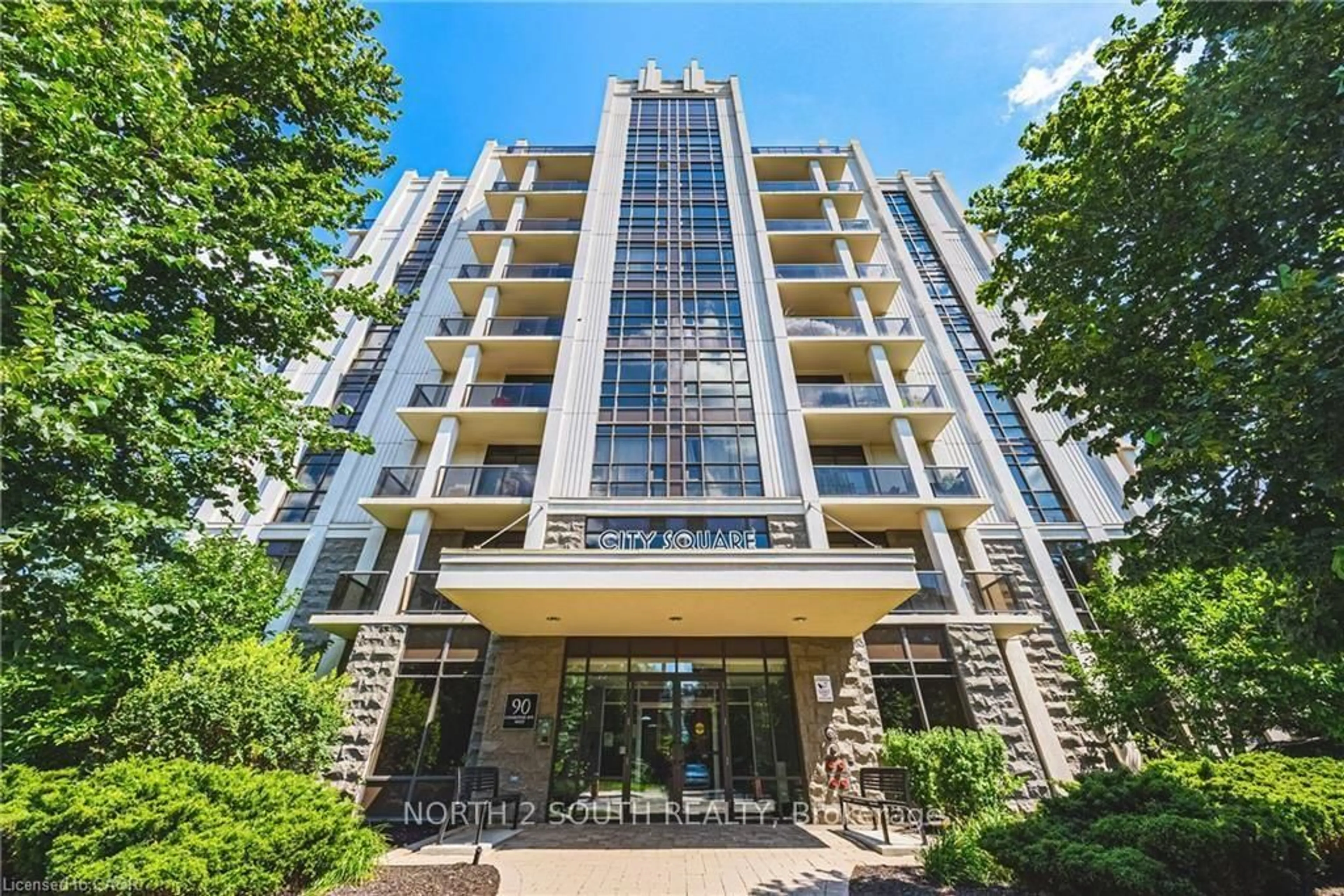 Indoor foyer for 90 Charlton Ave #605, Hamilton Ontario L8P 0B4