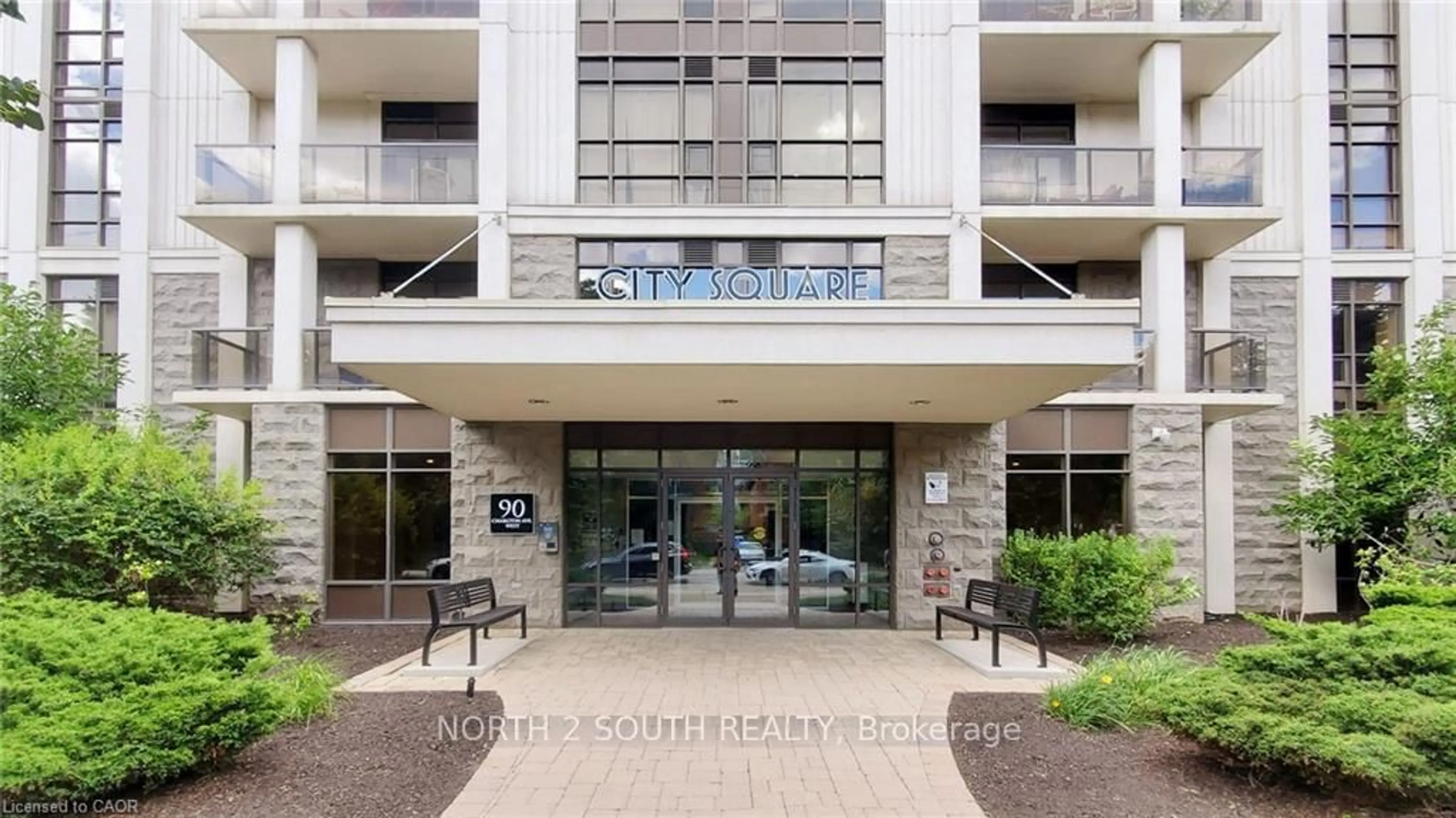 Indoor foyer for 90 Charlton Ave #605, Hamilton Ontario L8P 0B4