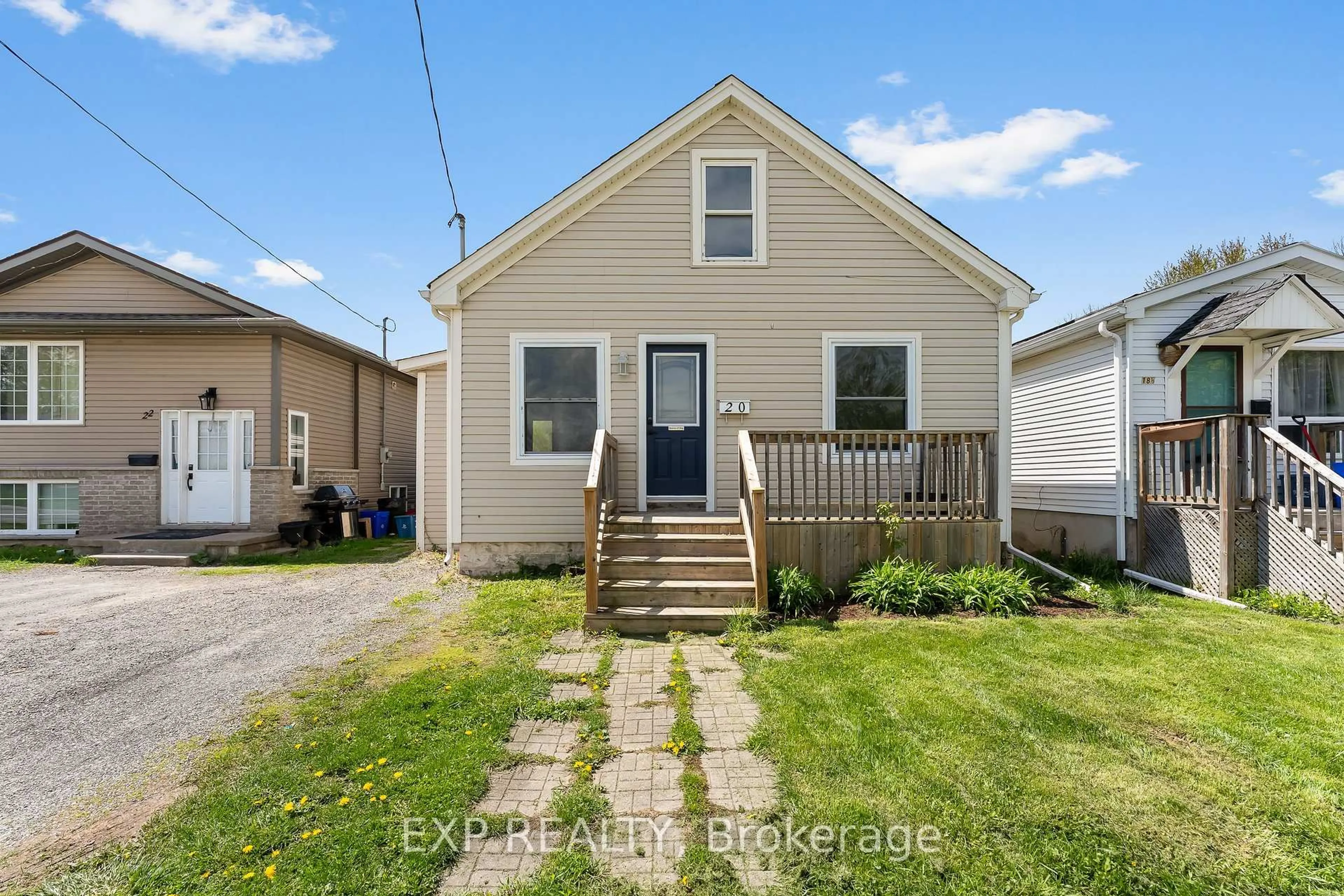 Home with vinyl exterior material, street for 20 Lloyd St, St. Catharines Ontario L2S 2N8