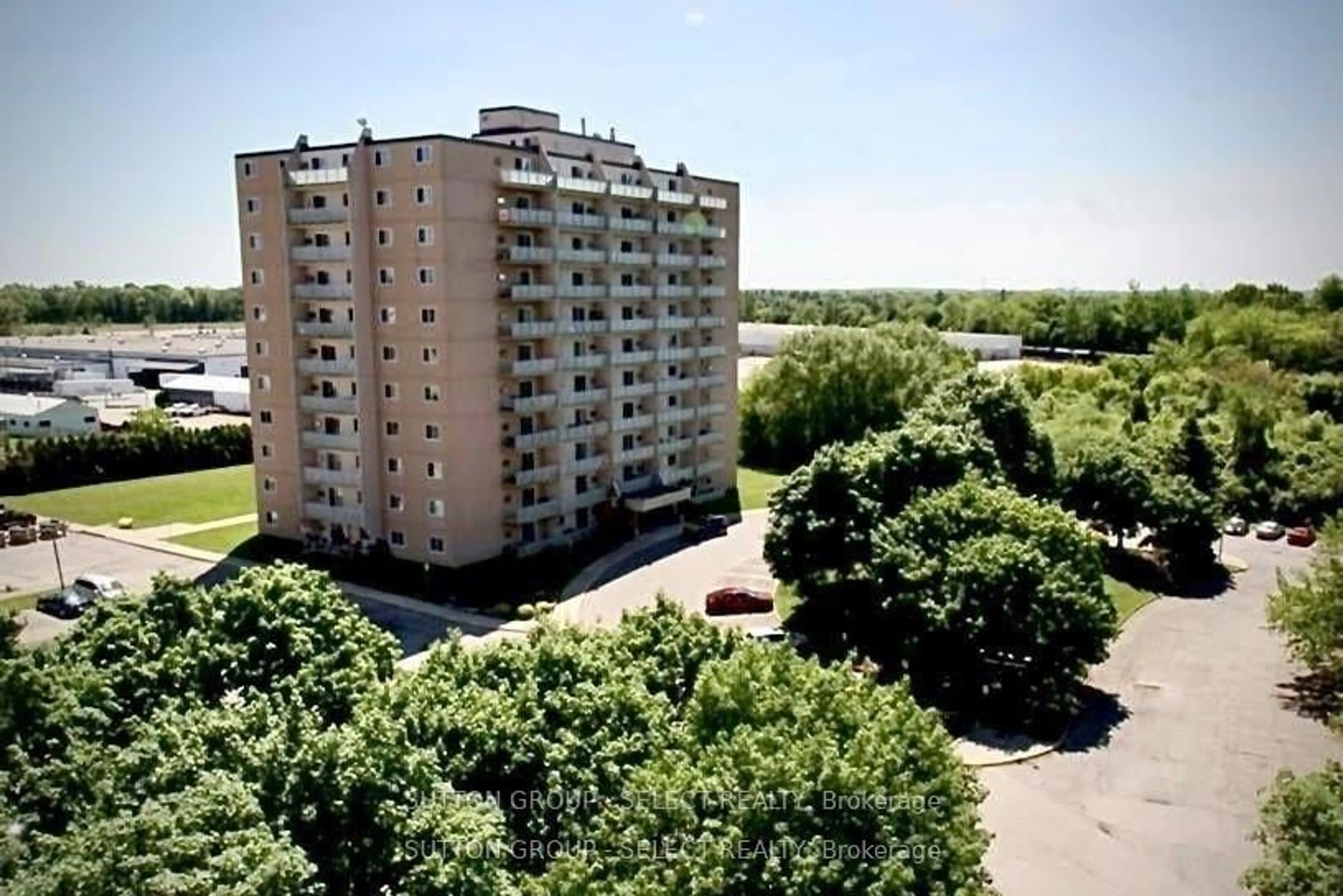 A pic from outside/outdoor area/front of a property/back of a property/a pic from drone, building for 563 Mornington Ave #212, London East Ontario N5Y 4T8