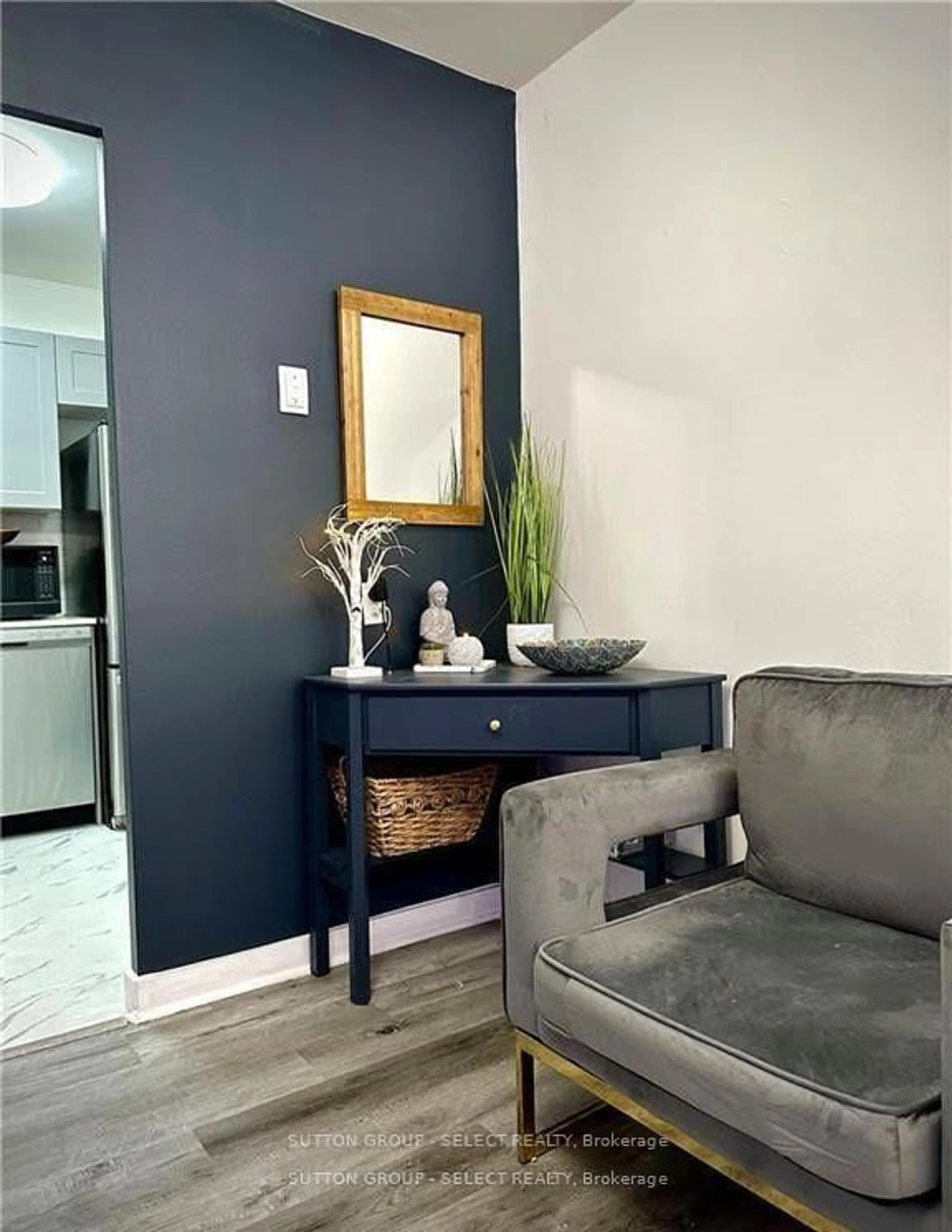Indoor entryway for 563 Mornington Ave #212, London East Ontario N5Y 4T8