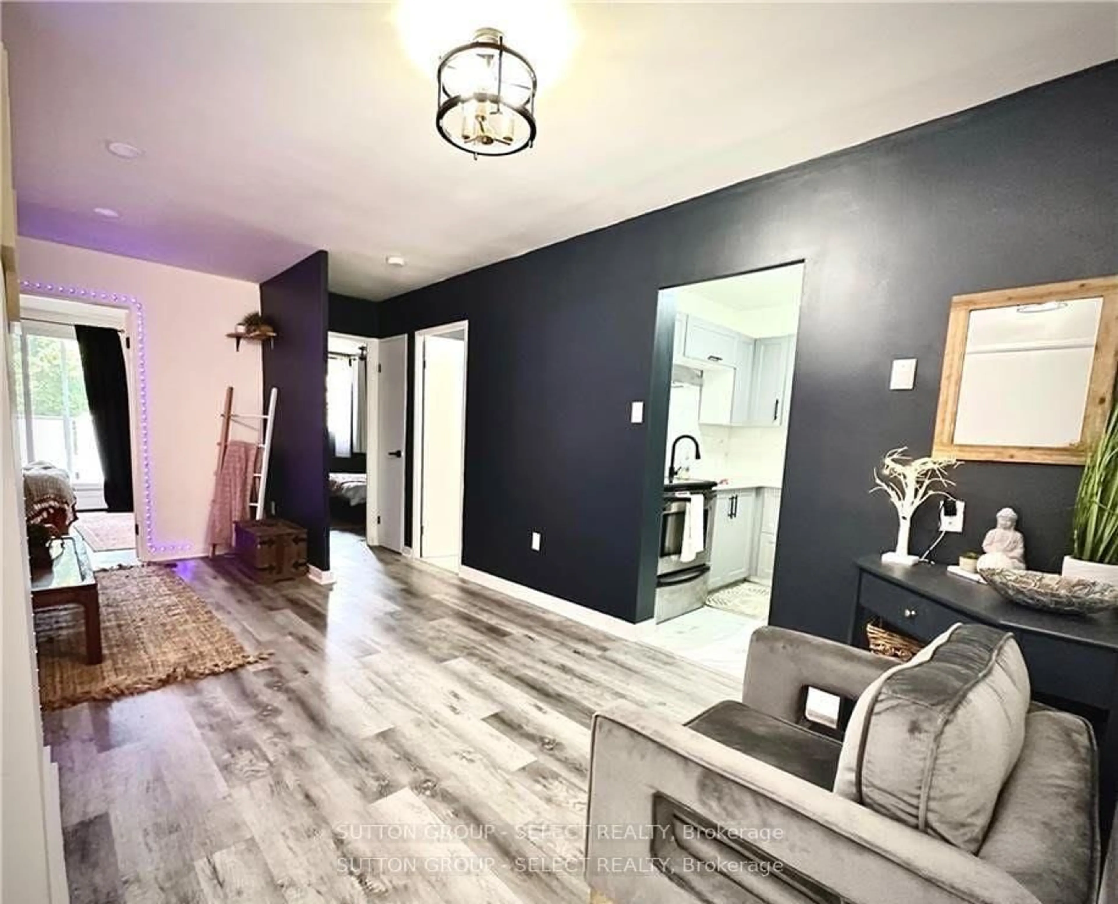 Indoor entryway for 563 Mornington Ave #212, London East Ontario N5Y 4T8