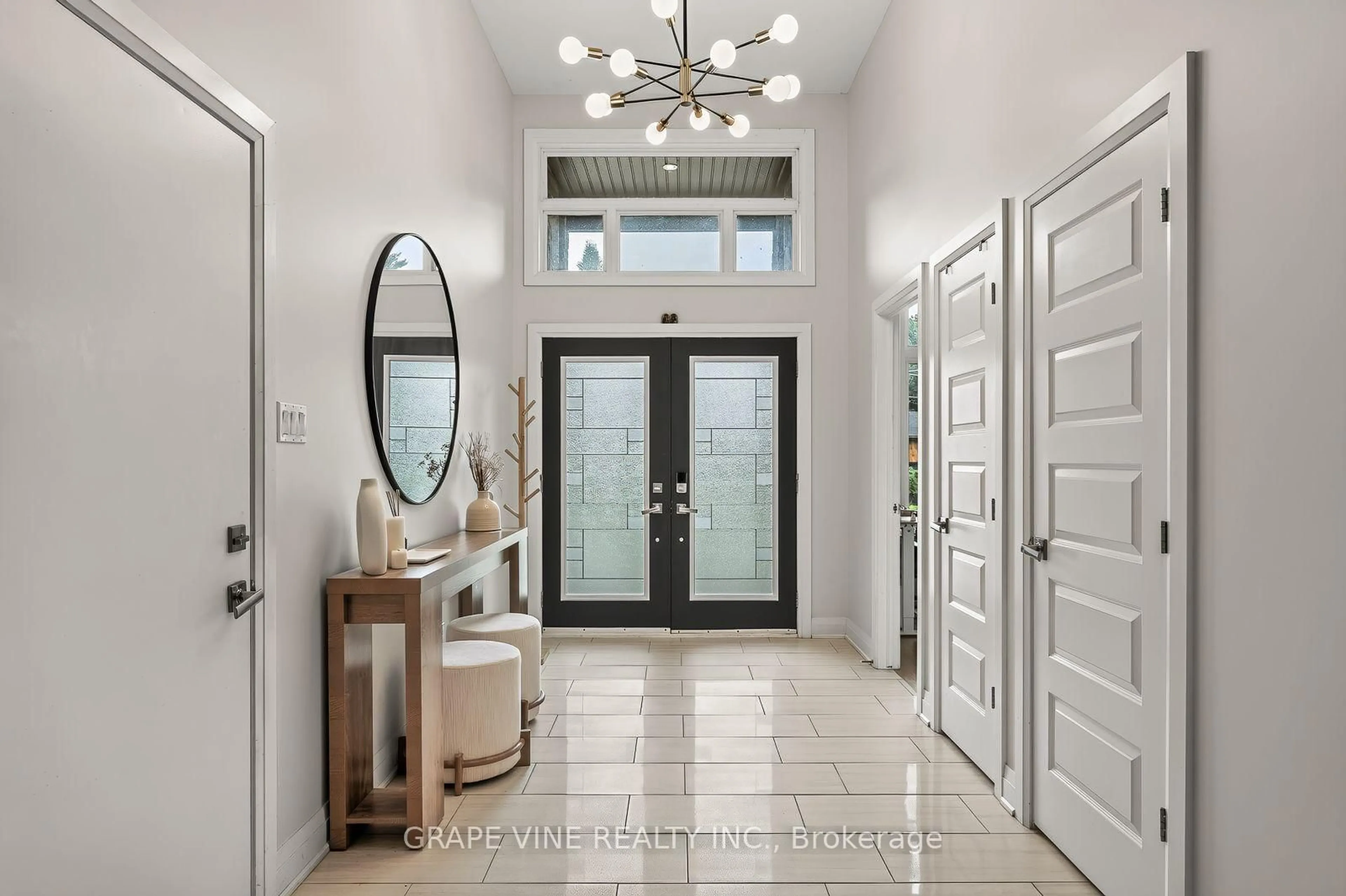 Indoor entryway for 1592 Rosebella Ave, Ottawa Ontario K1T 1G1