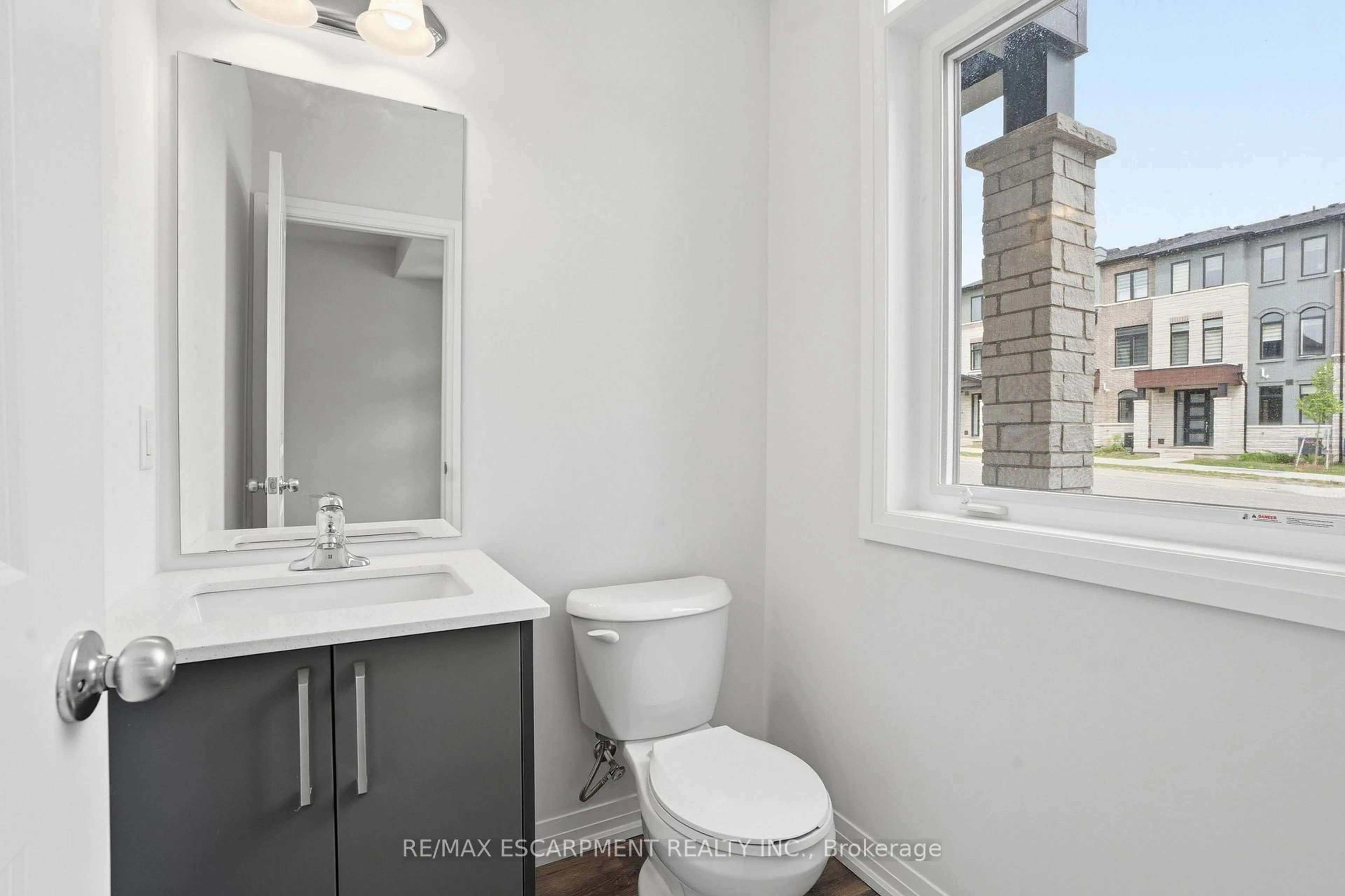 Standard bathroom, ceramic/tile floor for 155 Equestrian Way #33, Cambridge Ontario N3E 0E8