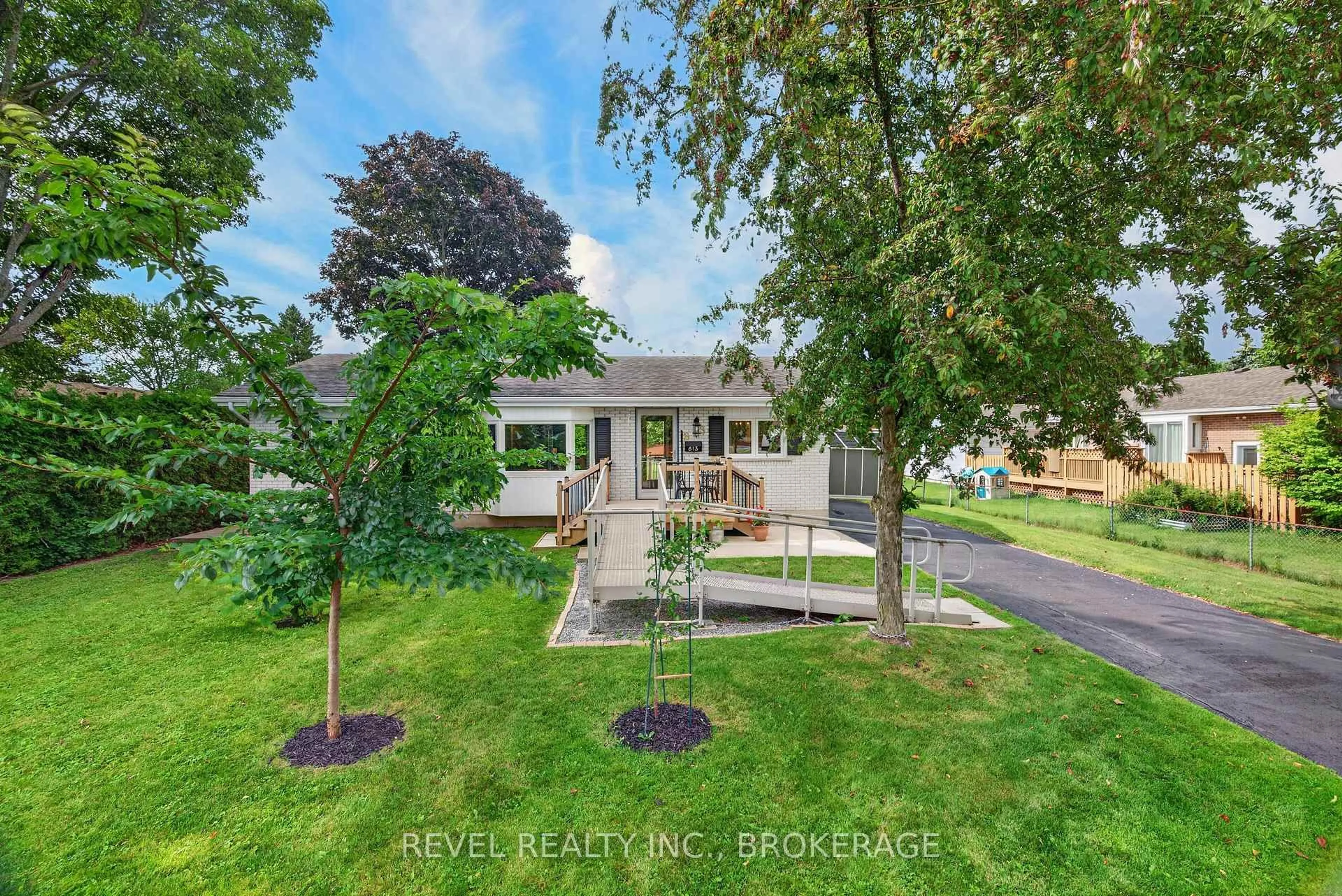 A pic from outside/outdoor area/front of a property/back of a property/a pic from drone, street for 813 Camberley Cres, Kingston Ontario K7M 4C6
