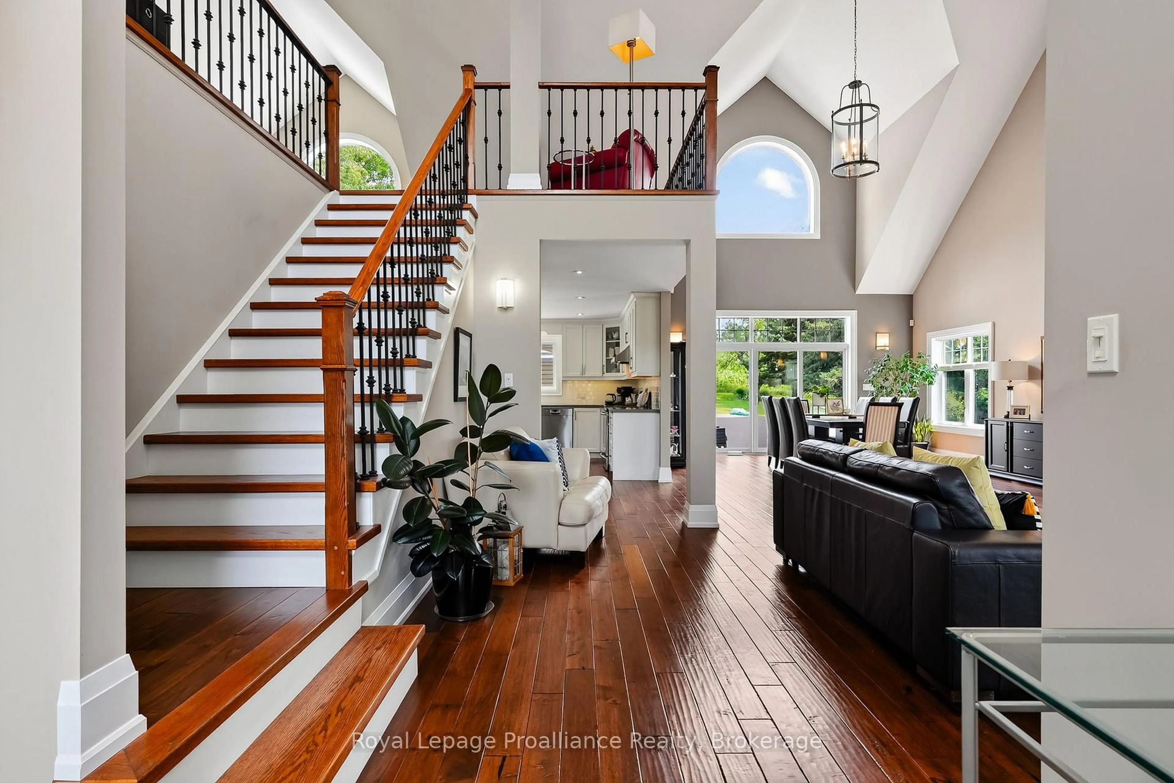 Indoor entryway for 3889 Burnham St, Hamilton Township Ontario K9A 4J9