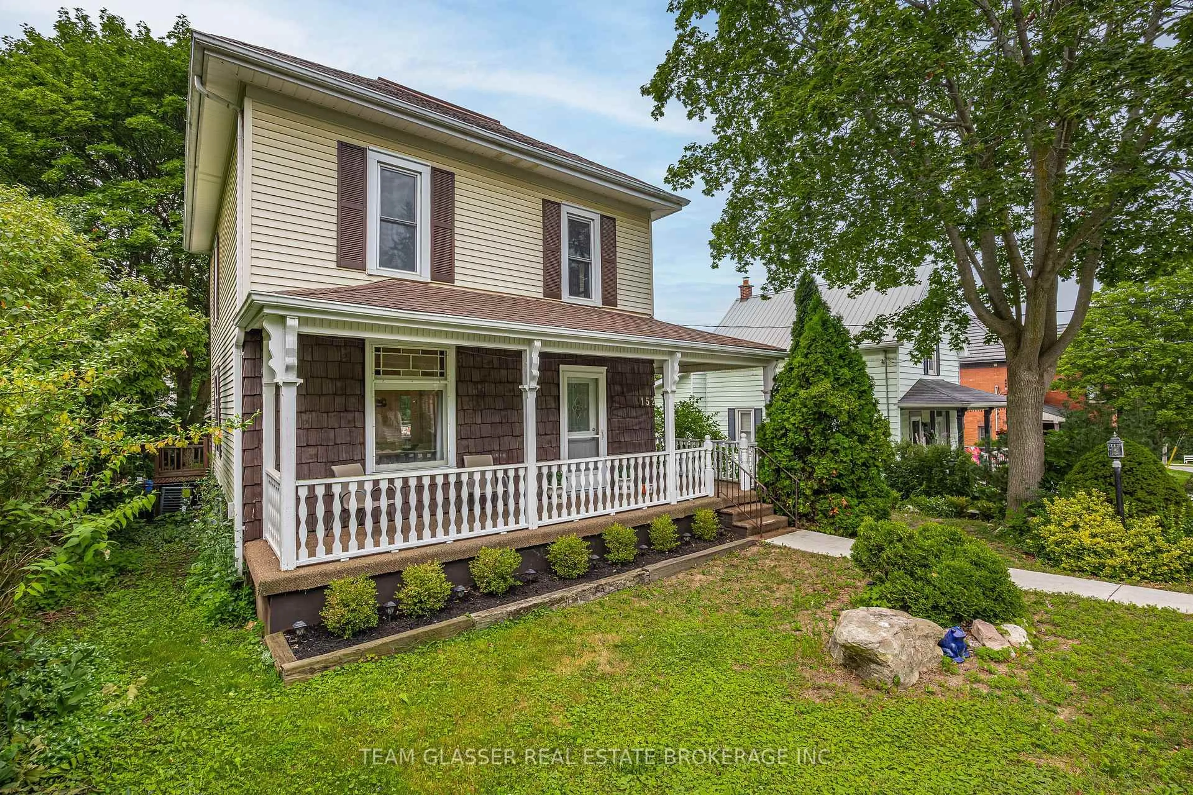 Home with vinyl exterior material, street for 152 WONHAM St, Ingersoll Ontario N5C 2Z2