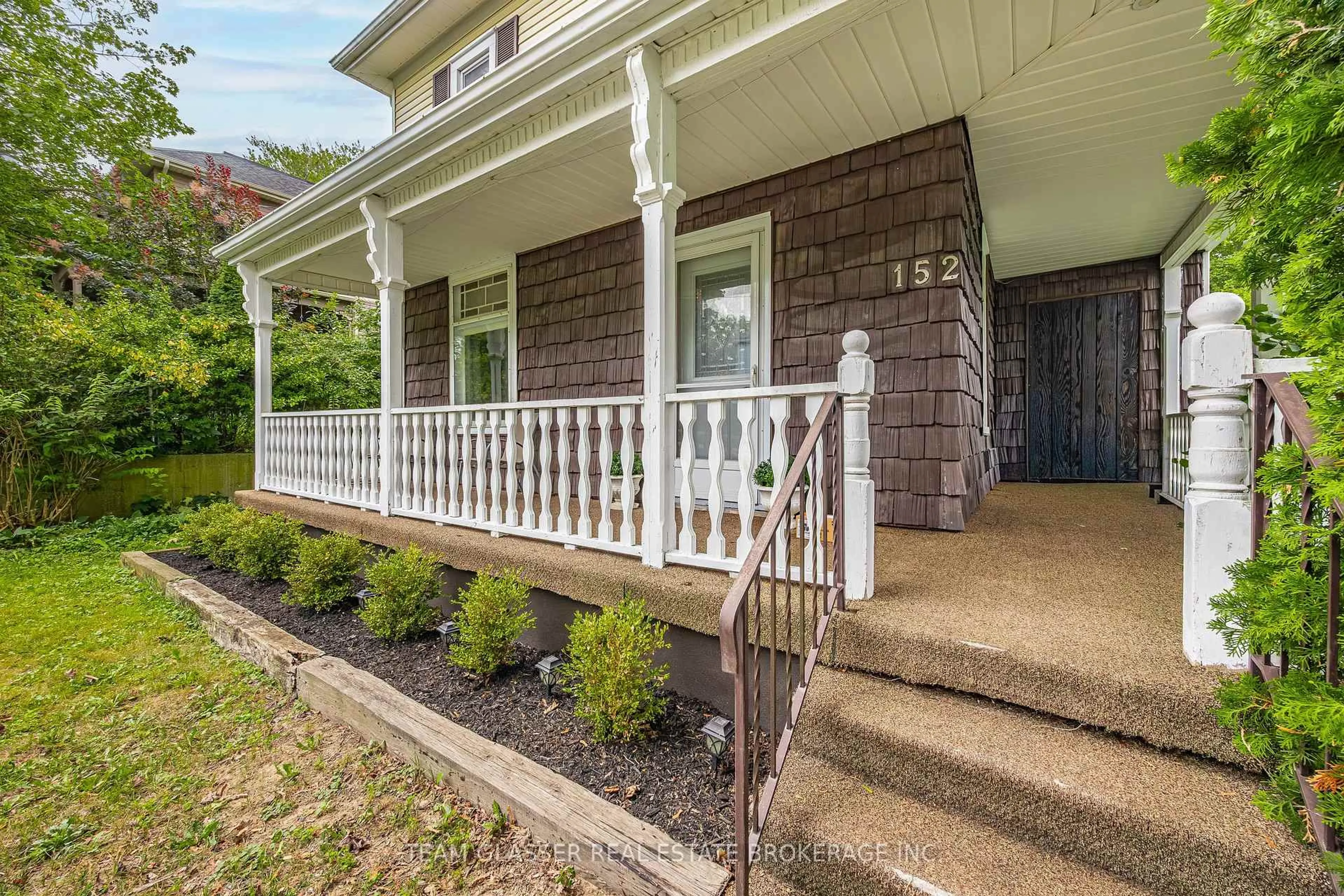Home with vinyl exterior material, street for 152 WONHAM St, Ingersoll Ontario N5C 2Z2