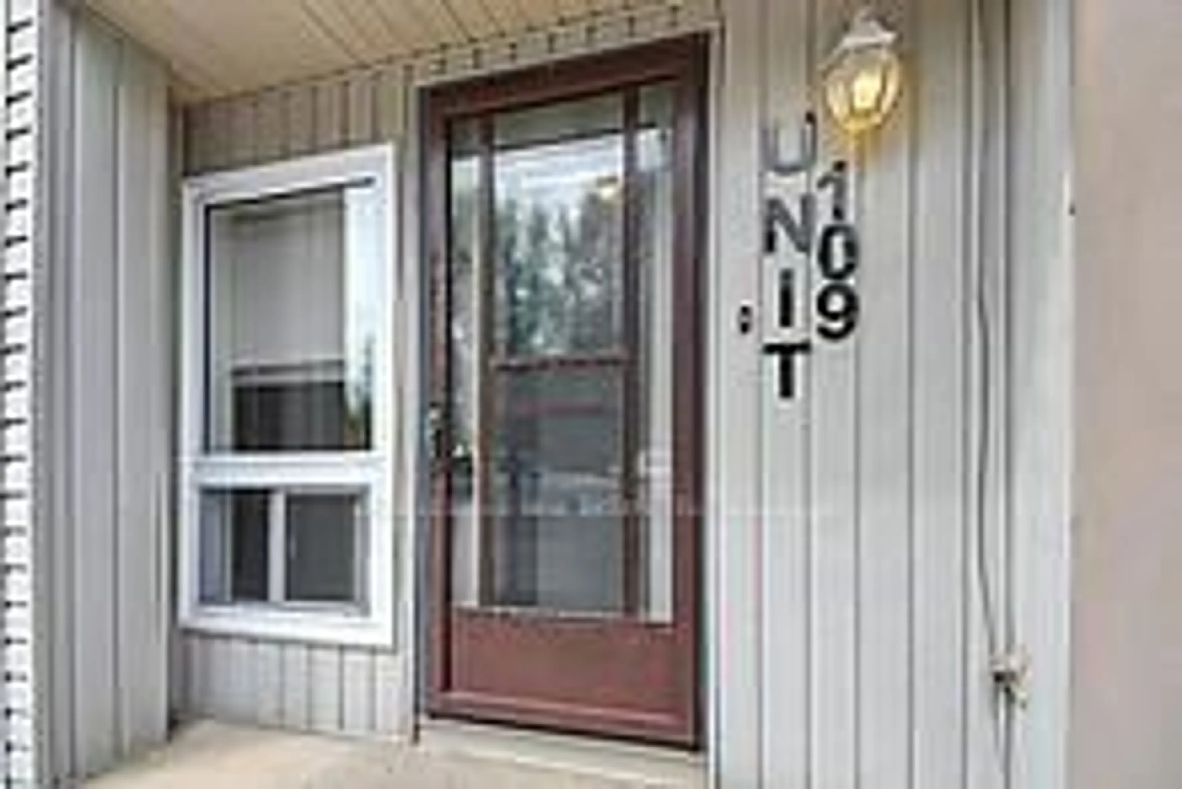 Indoor entryway for 105 Asa St #109, North Grenville Ontario K0G 1J0