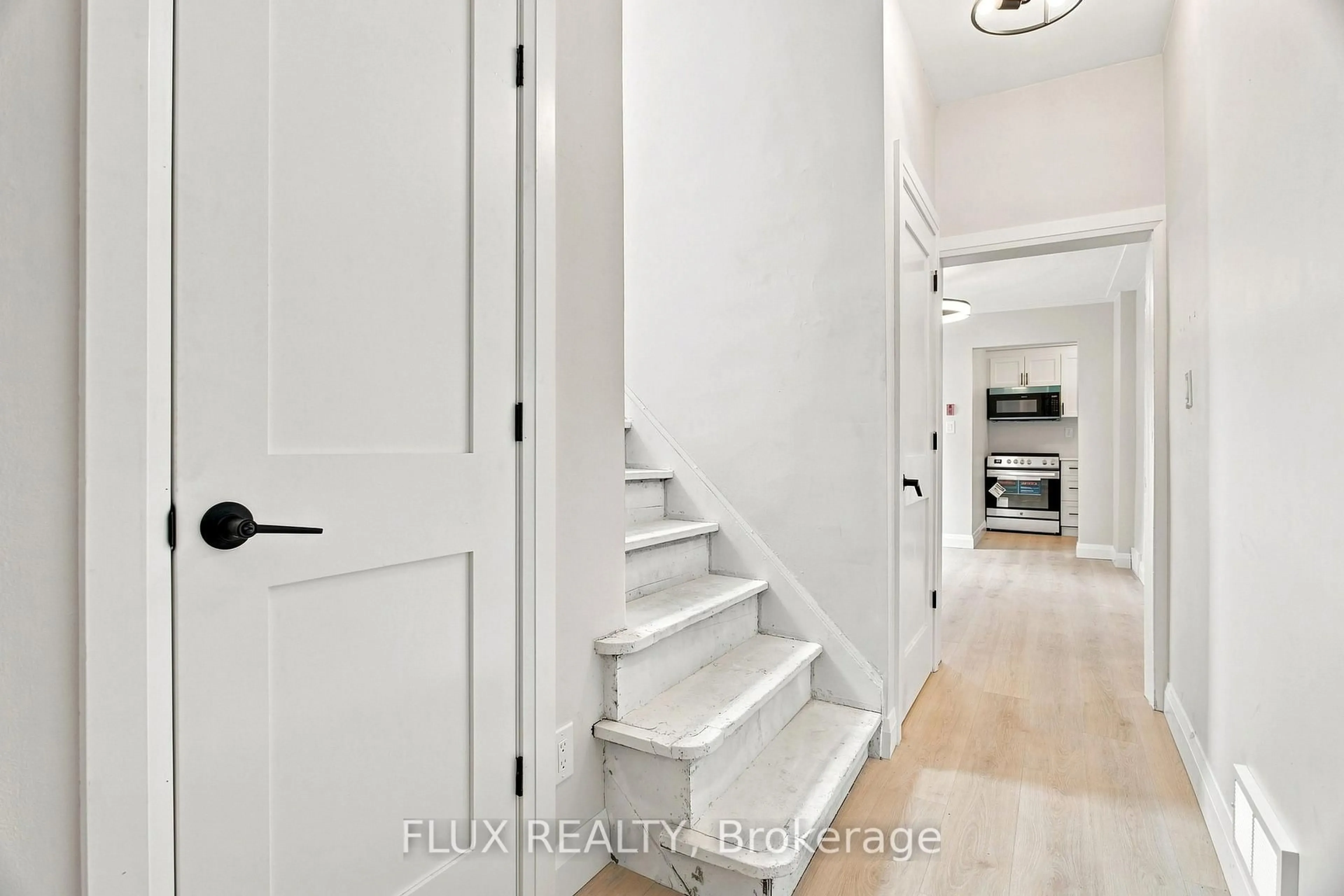 Indoor entryway for 19 Lottridge St, Hamilton Ontario L8L 6T7
