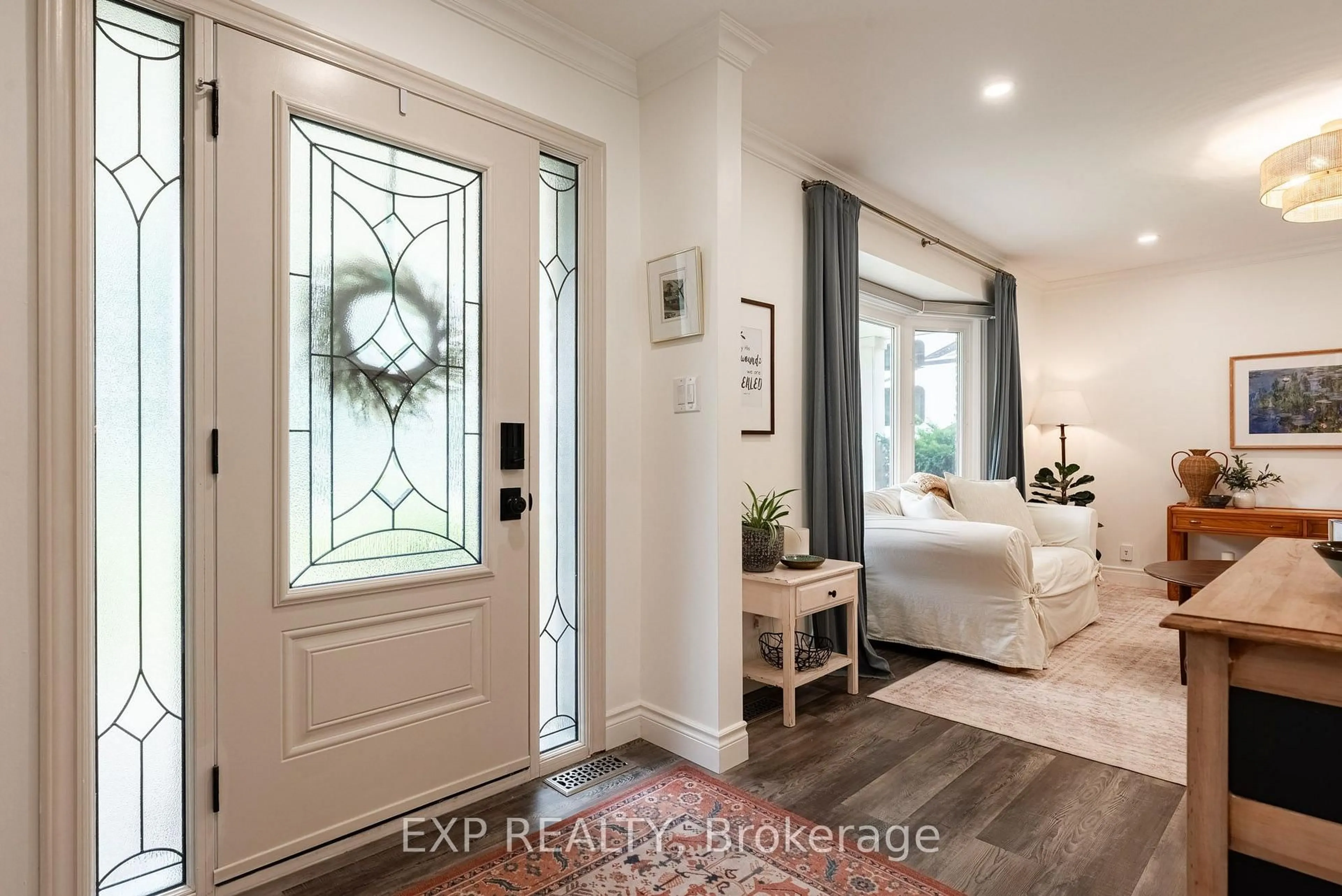 Indoor entryway for 55 Forest Hill Cres, Pelham Ontario L3E 0C4