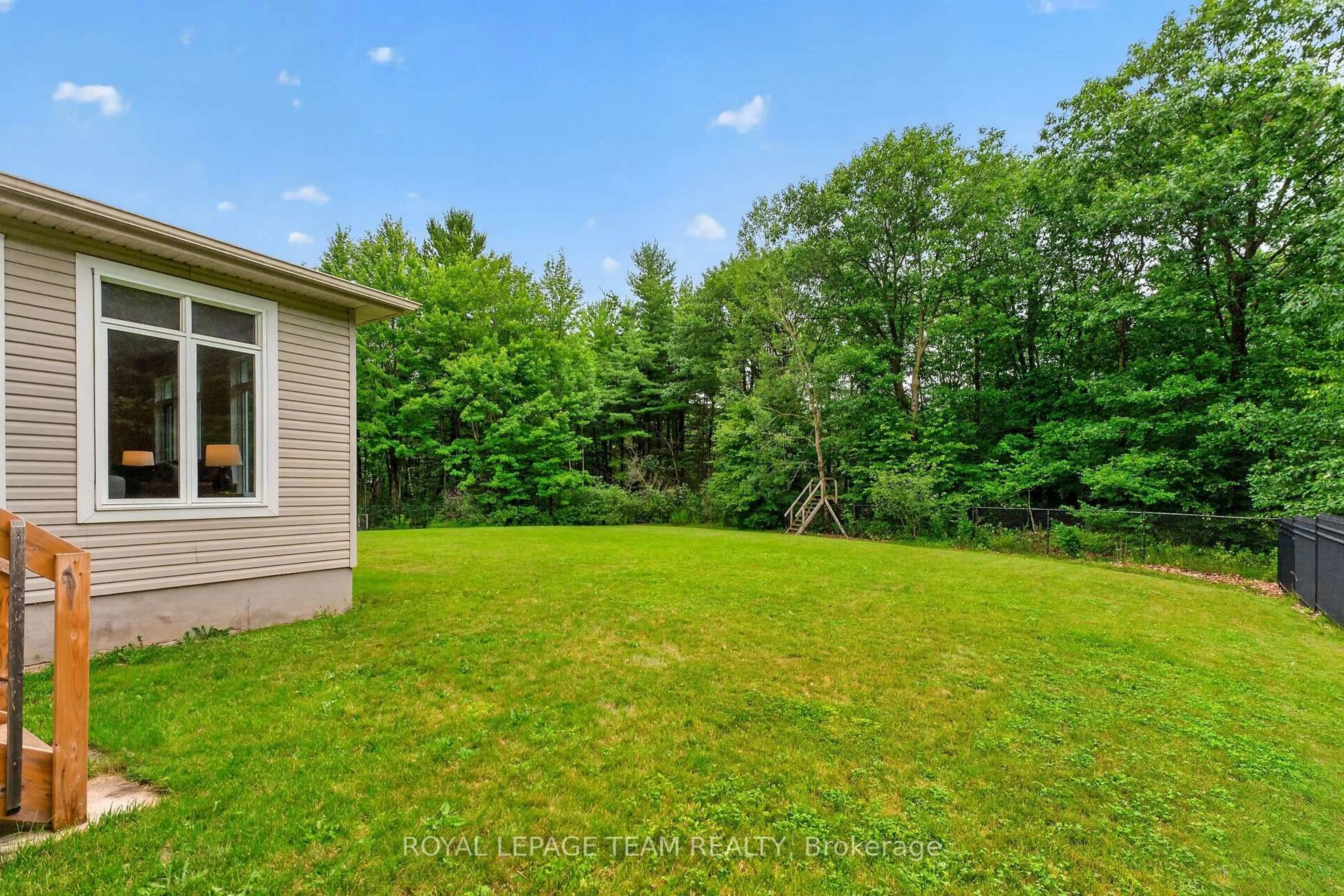 A pic from outside/outdoor area/front of a property/back of a property/a pic from drone, forest/trees view for 88 Osprey Cres, Ottawa Ontario K2M 2Z8