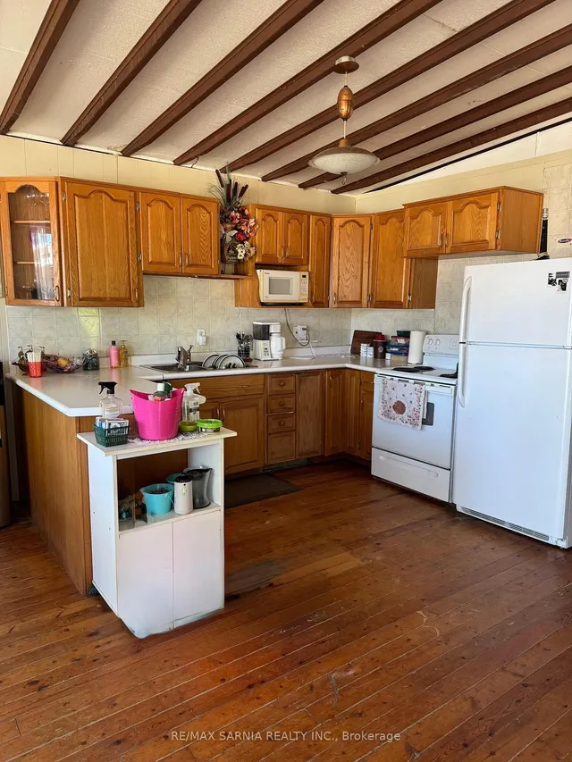 9924 LAKE Rd, Lambton Shores 5