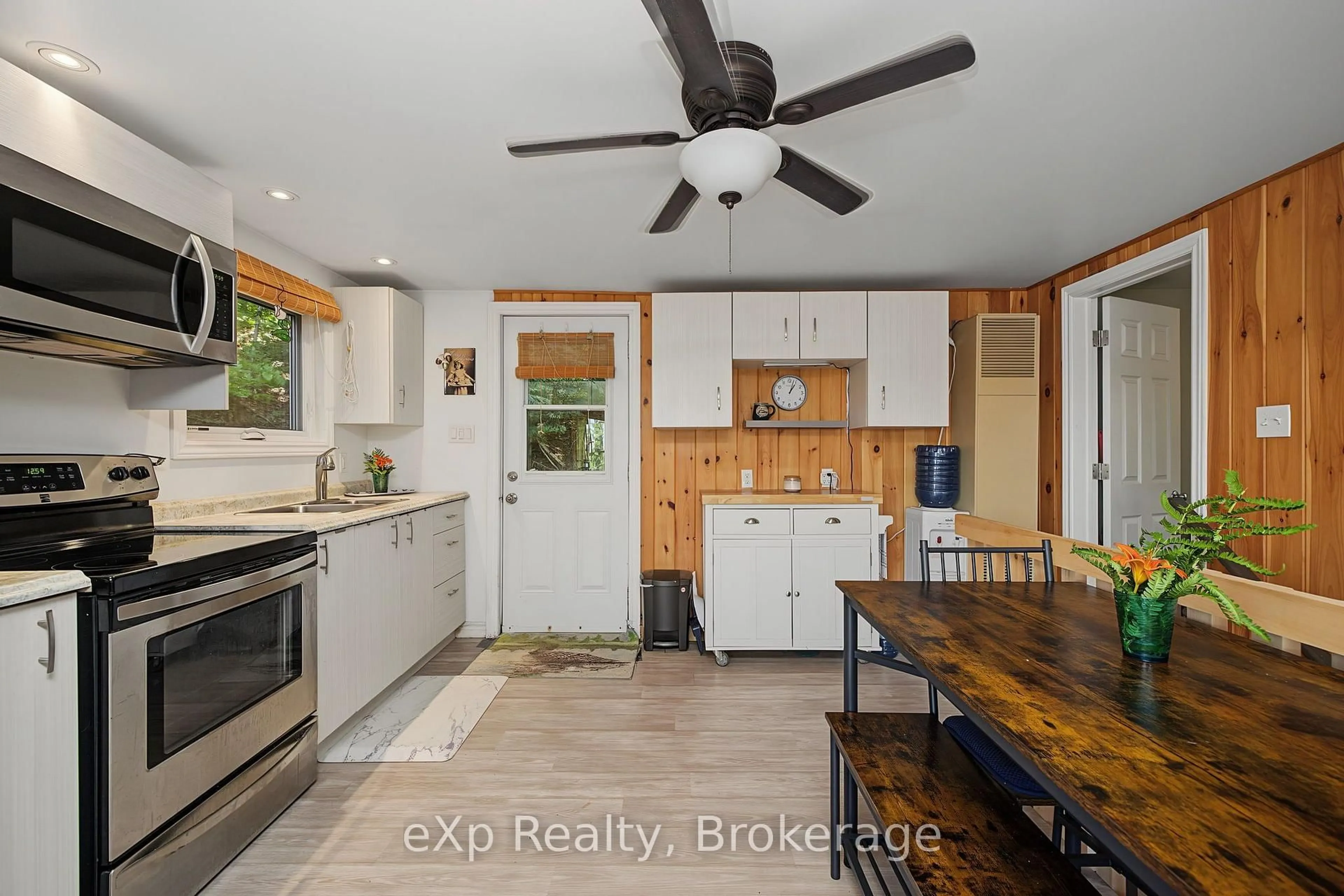 Open concept kitchen, ceramic/tile floor for 31 Loon Echo Tr, Seguin Ontario P2A 2W8