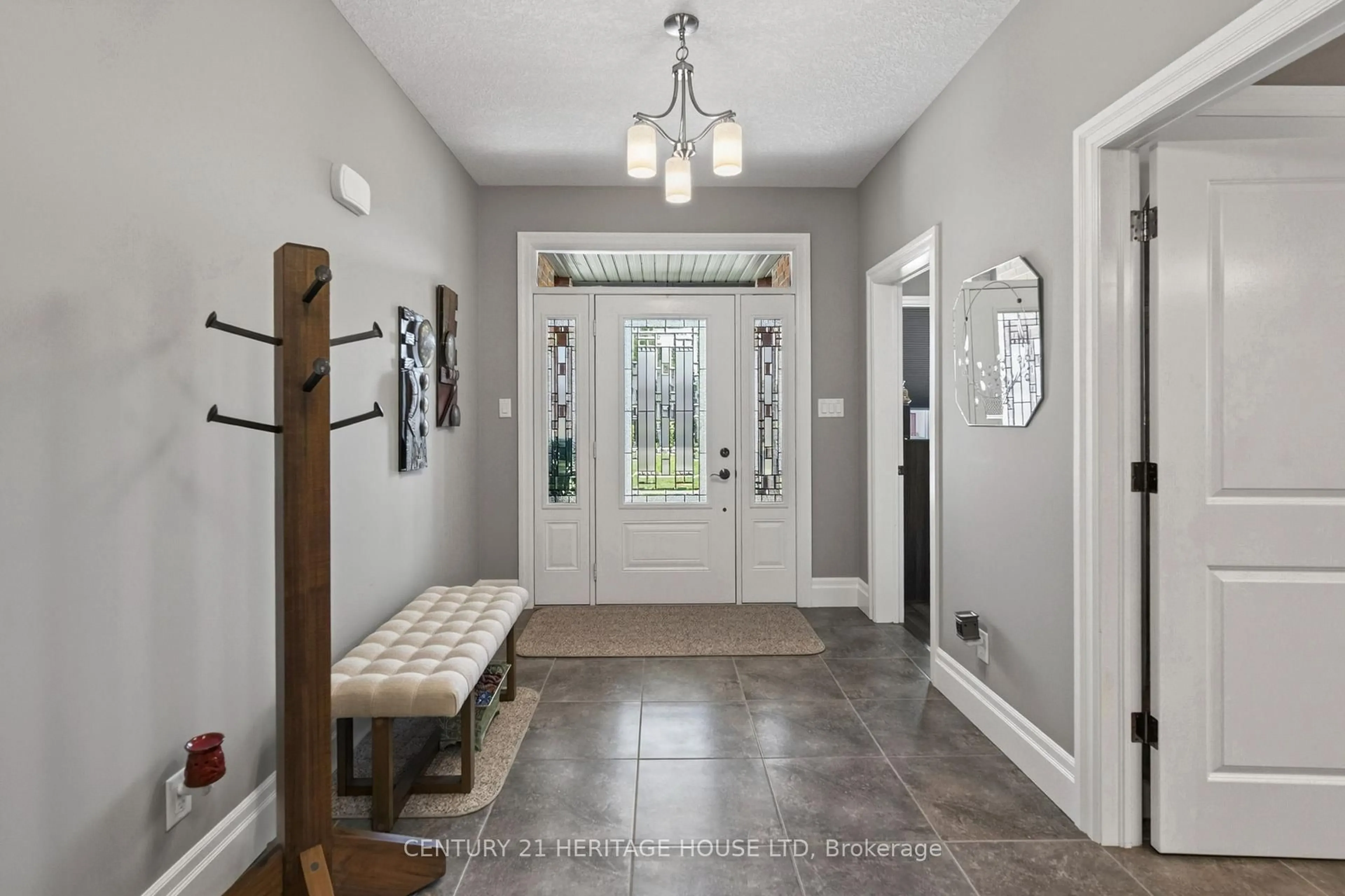 Indoor entryway for 79 Gerber Dr, Perth East Ontario N0K 1M0