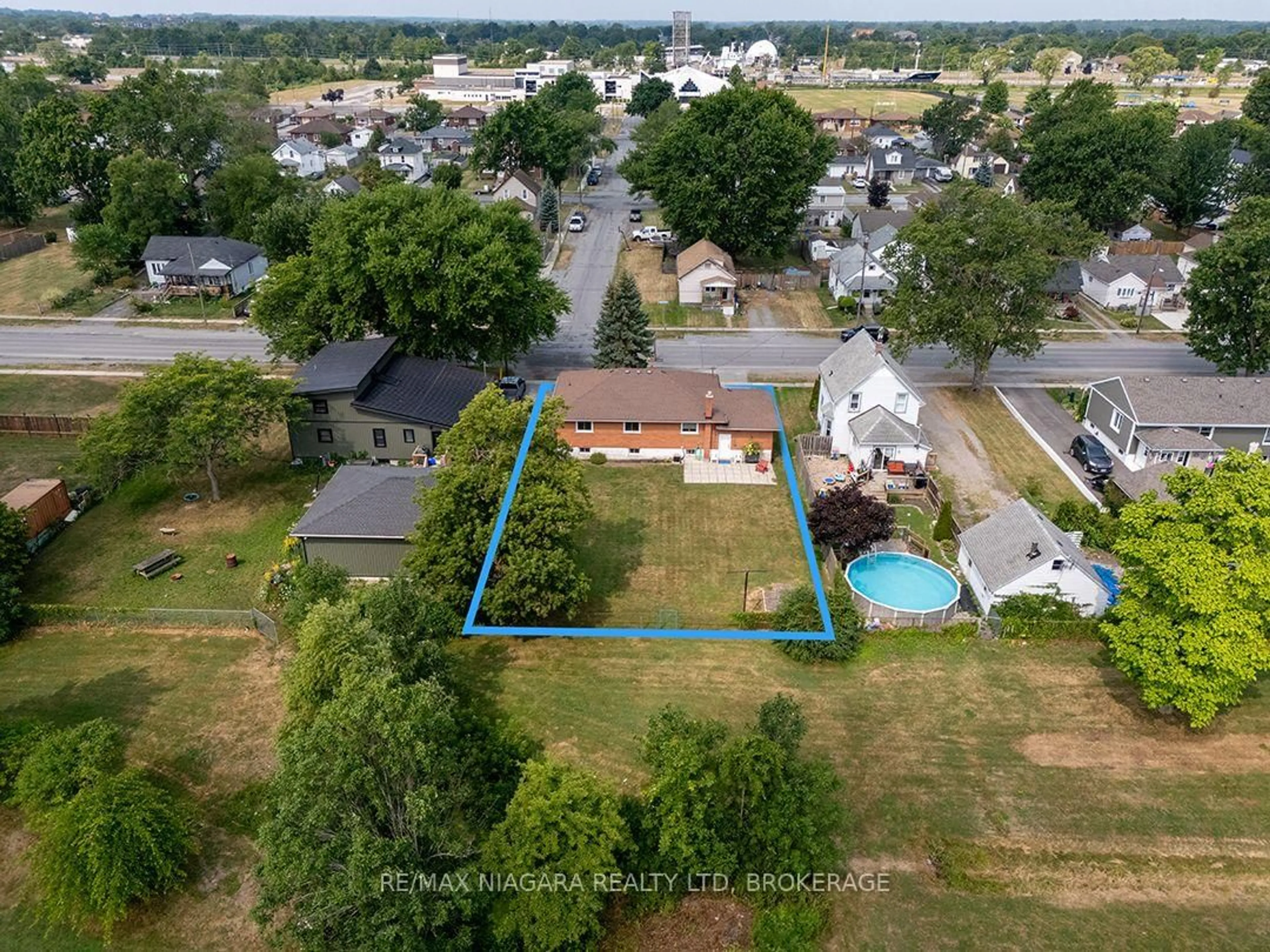 A pic from outside/outdoor area/front of a property/back of a property/a pic from drone, unknown for 167 Wellington St, Port Colborne Ontario L3K 2K1