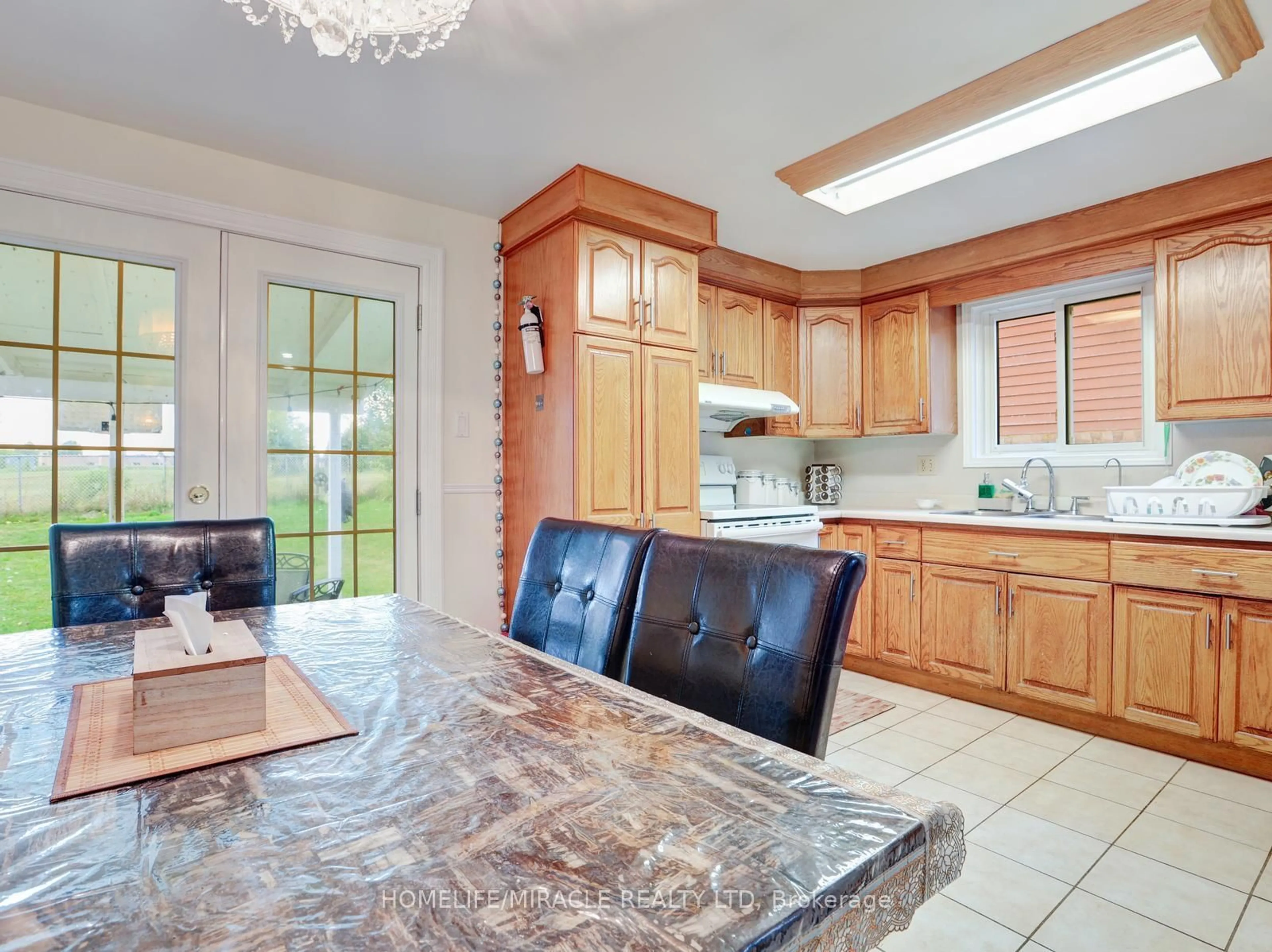 Open concept kitchen, ceramic/tile floor for 128 Macatee Pl, Cambridge Ontario N1R 6Z8