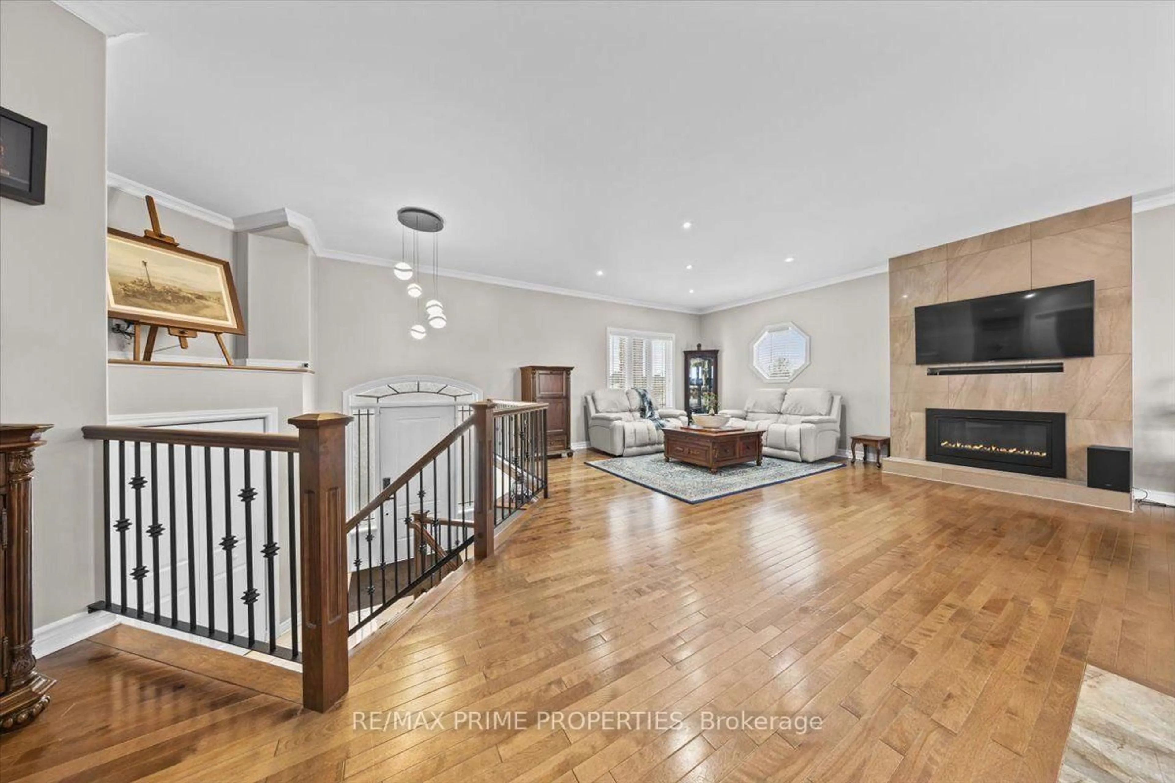Indoor foyer for 3421 Summerbreeze Dr, Osgoode Ontario K0A 2W0