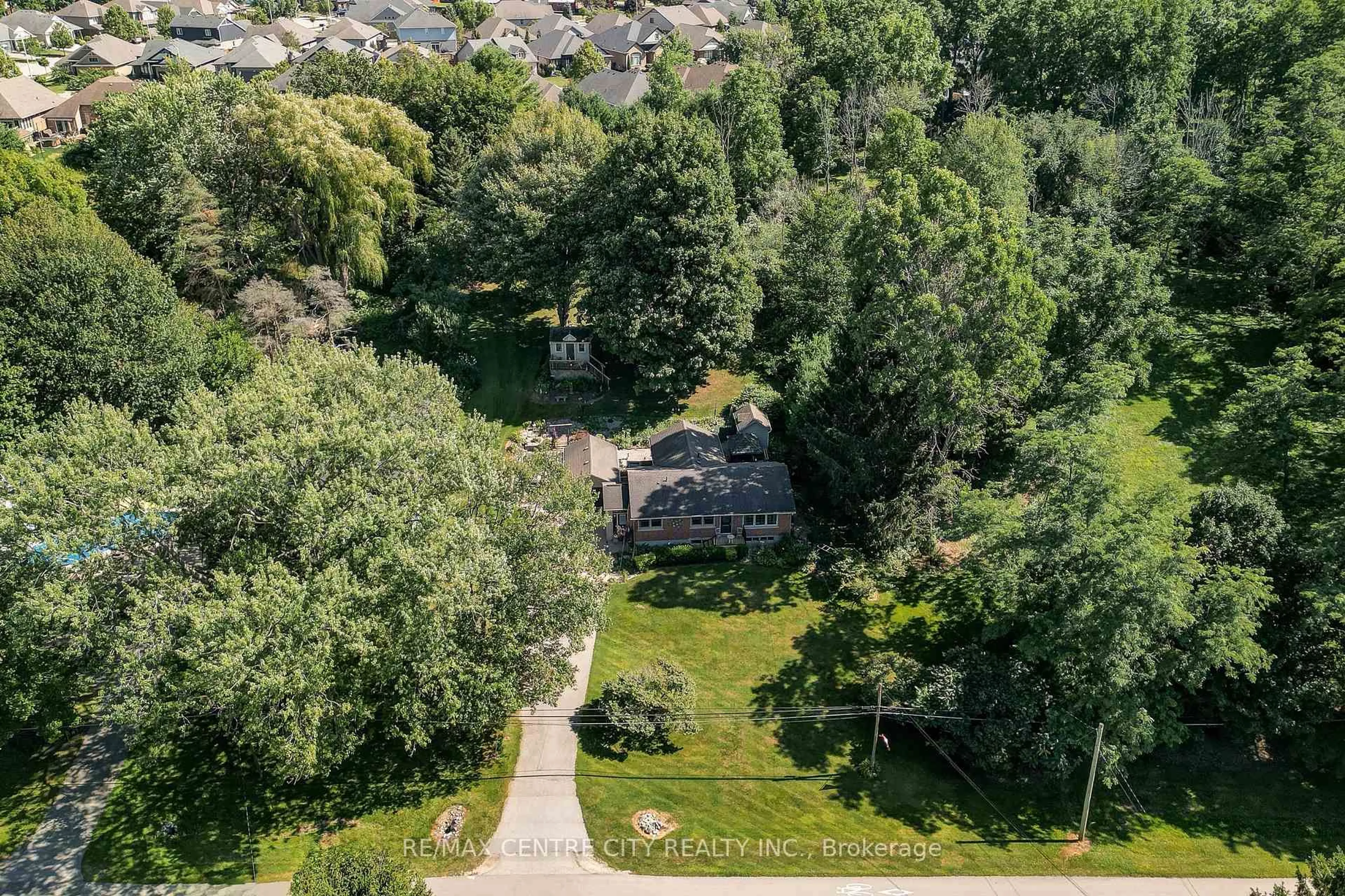 A pic from outside/outdoor area/front of a property/back of a property/a pic from drone, street for 4766 SUNSET Rd, Central Elgin Ontario N5L 1J1